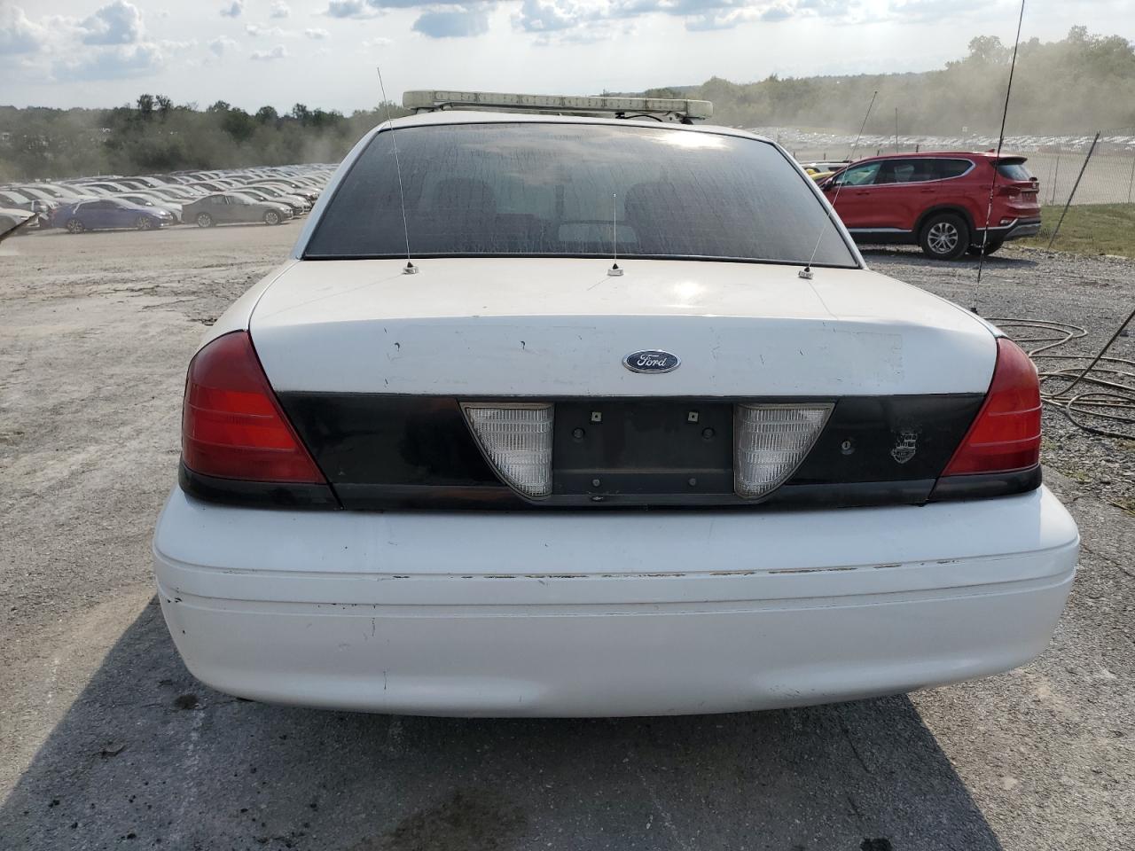 2005 Ford Crown Vict White vin: 2FAFP71W15X123208