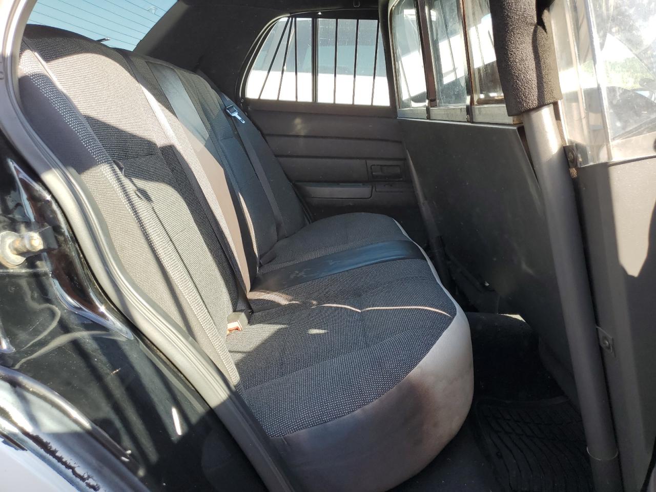2005 Ford Crown Vict White vin: 2FAFP71W15X123208