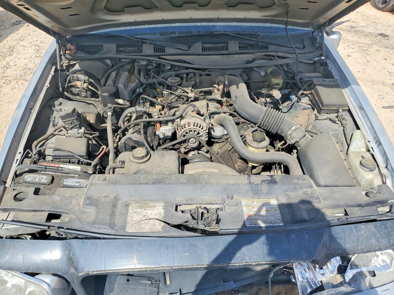2000 Ford Crown Victoria Police Interceptor Silver vin: 2FAFP71W1YX101634
