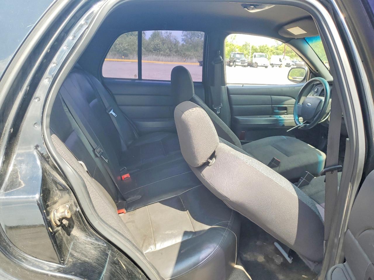 2005 Ford Crown Victoria Police Interceptor Black vin: 2FAFP71W25X131057