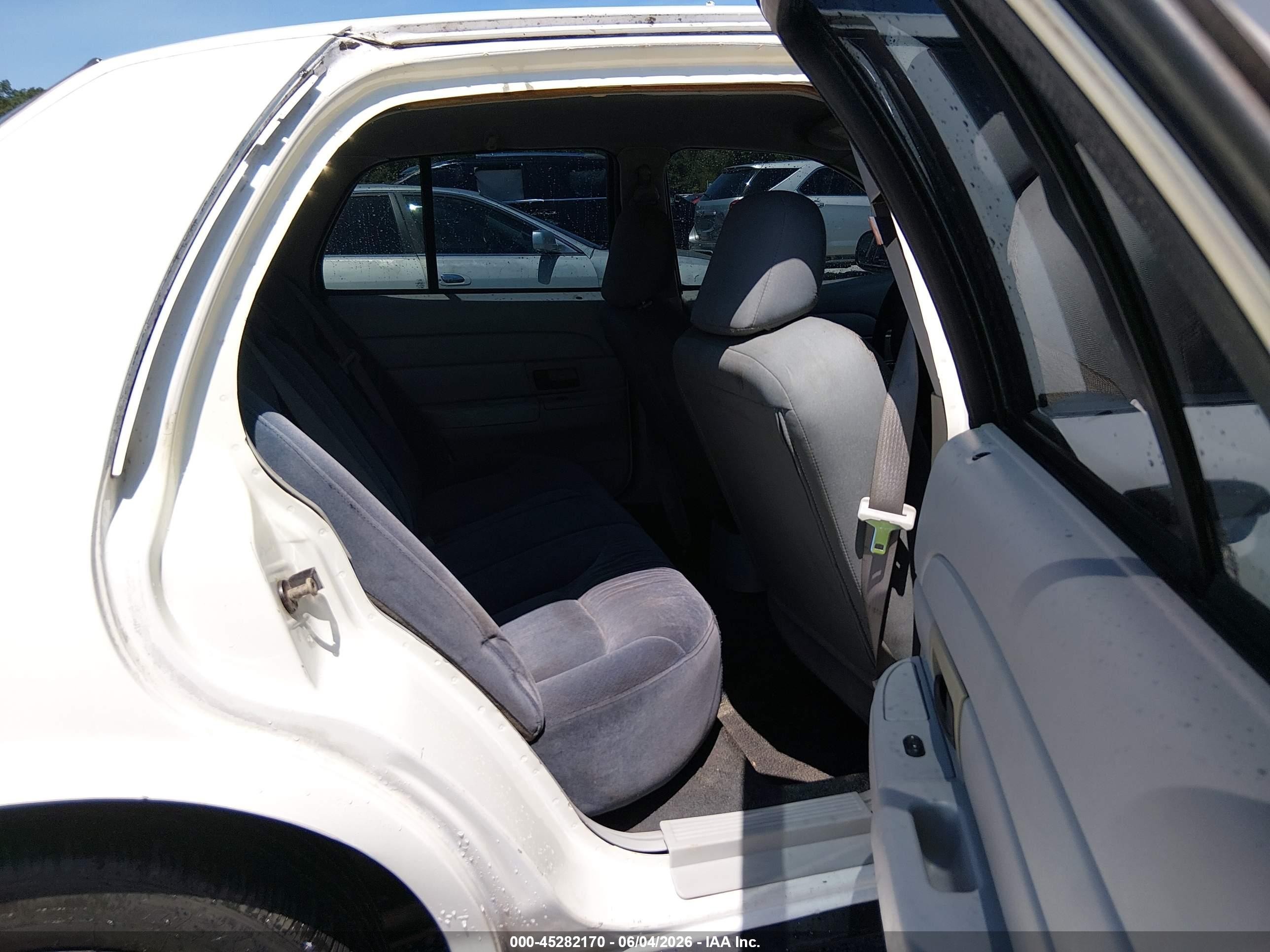 2005 Ford Crown Victoria Police Белый vin: 2FAFP71W25X132659