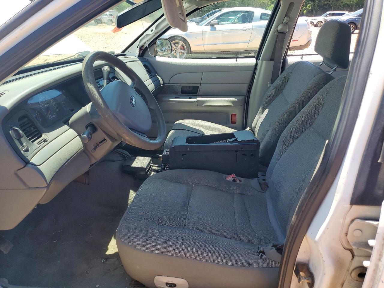 2005 Ford Crown Victoria Police Interceptor Белый vin: 2FAFP71W25X158405