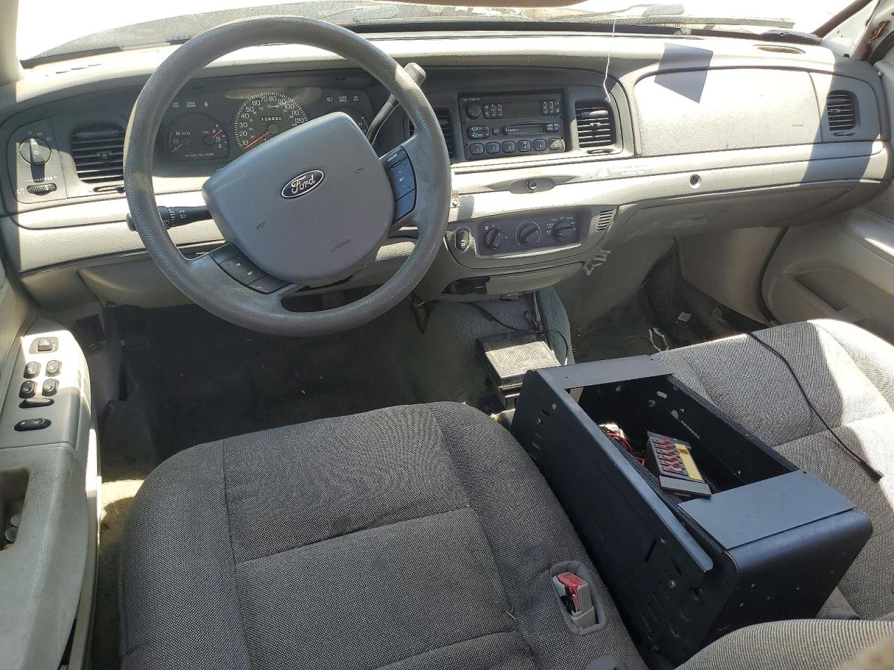 2005 Ford Crown Victoria Police Interceptor Белый vin: 2FAFP71W25X158405