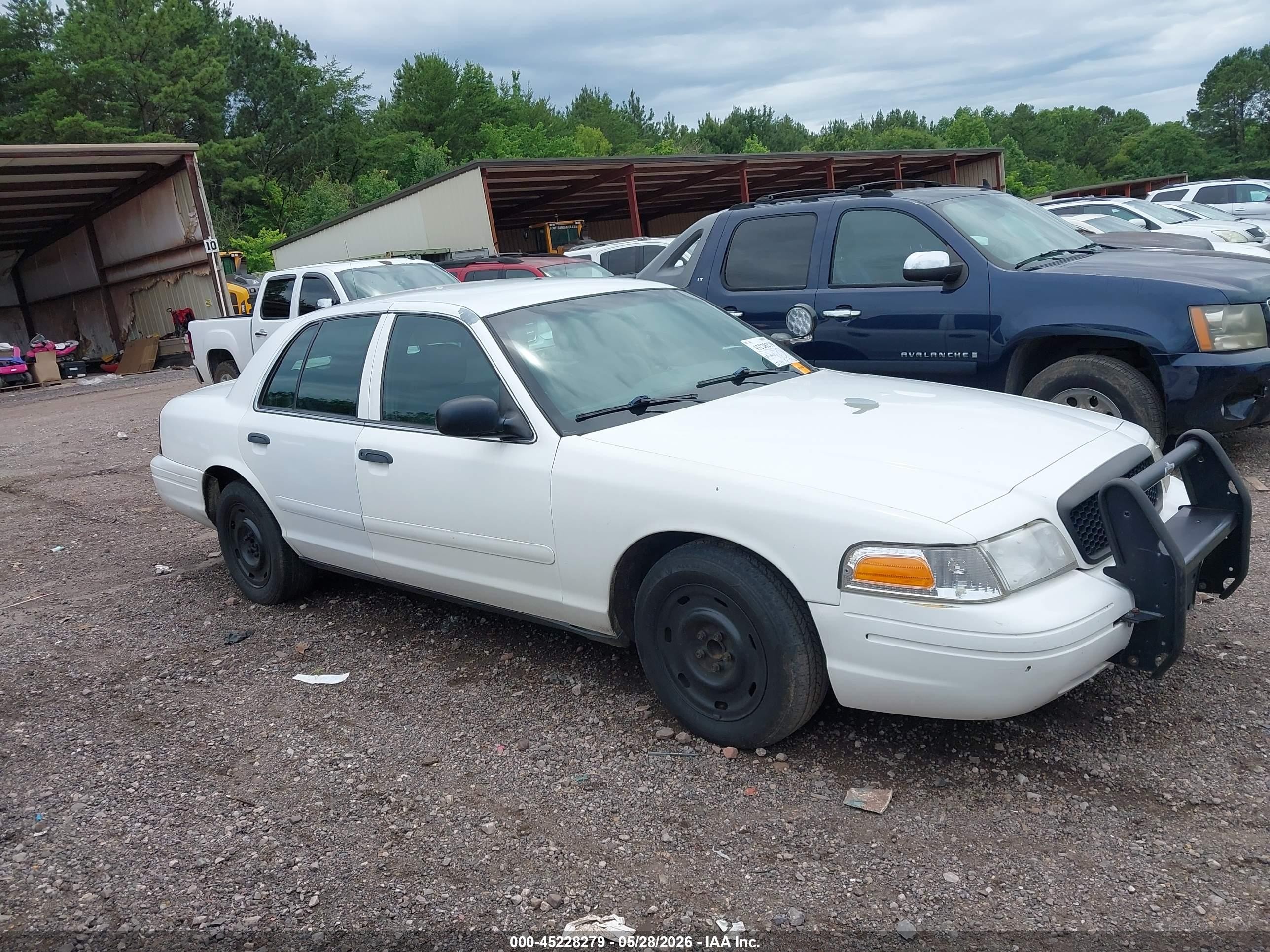 2003 Ford Crown Victoria Police White vin: 2FAFP71W33X170544