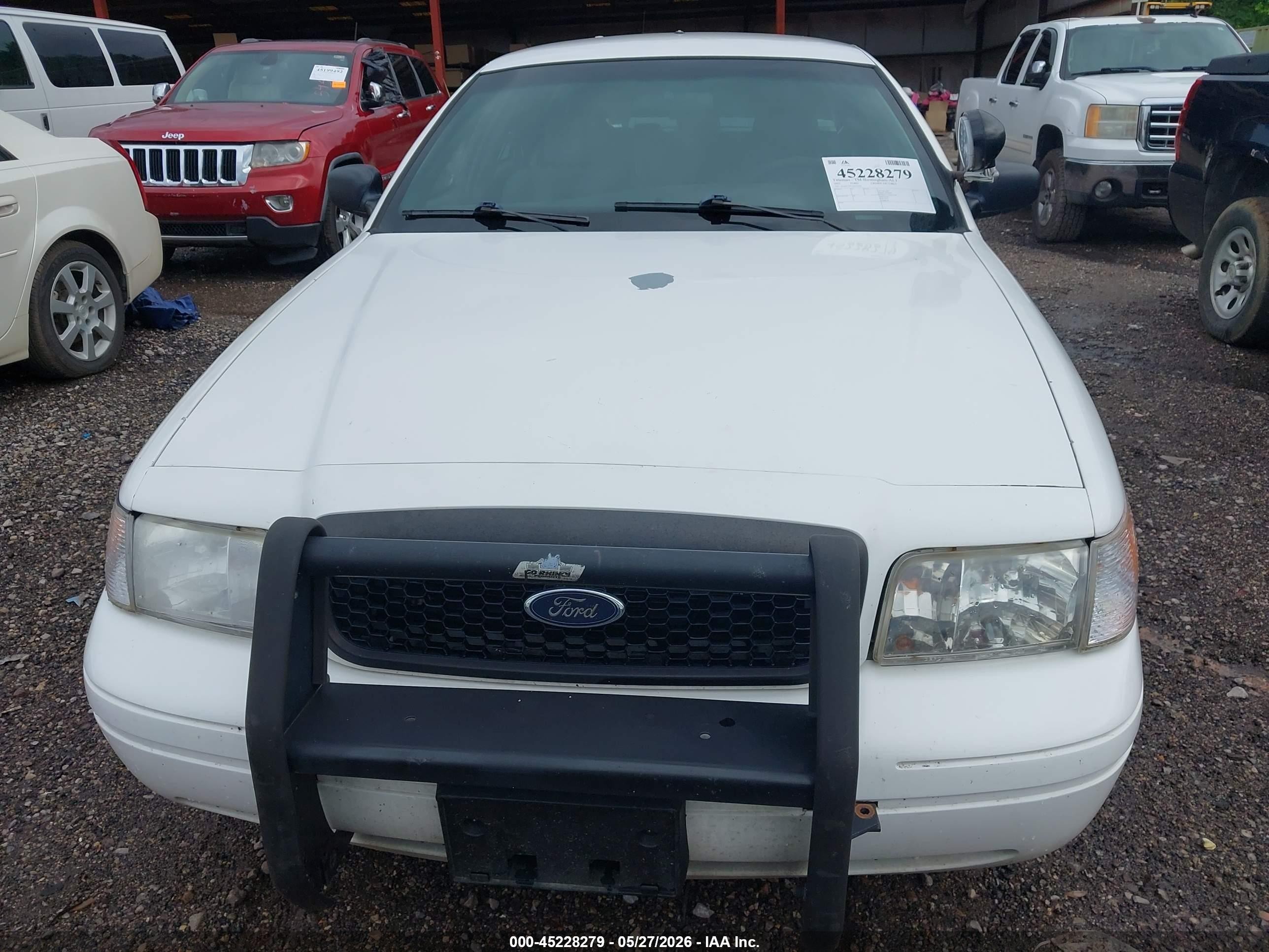 2003 Ford Crown Victoria Police White vin: 2FAFP71W33X170544