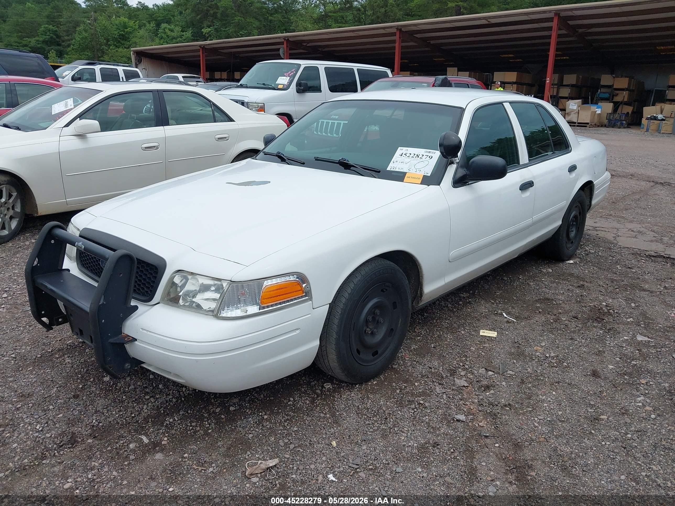 2003 Ford Crown Victoria Police White vin: 2FAFP71W33X170544