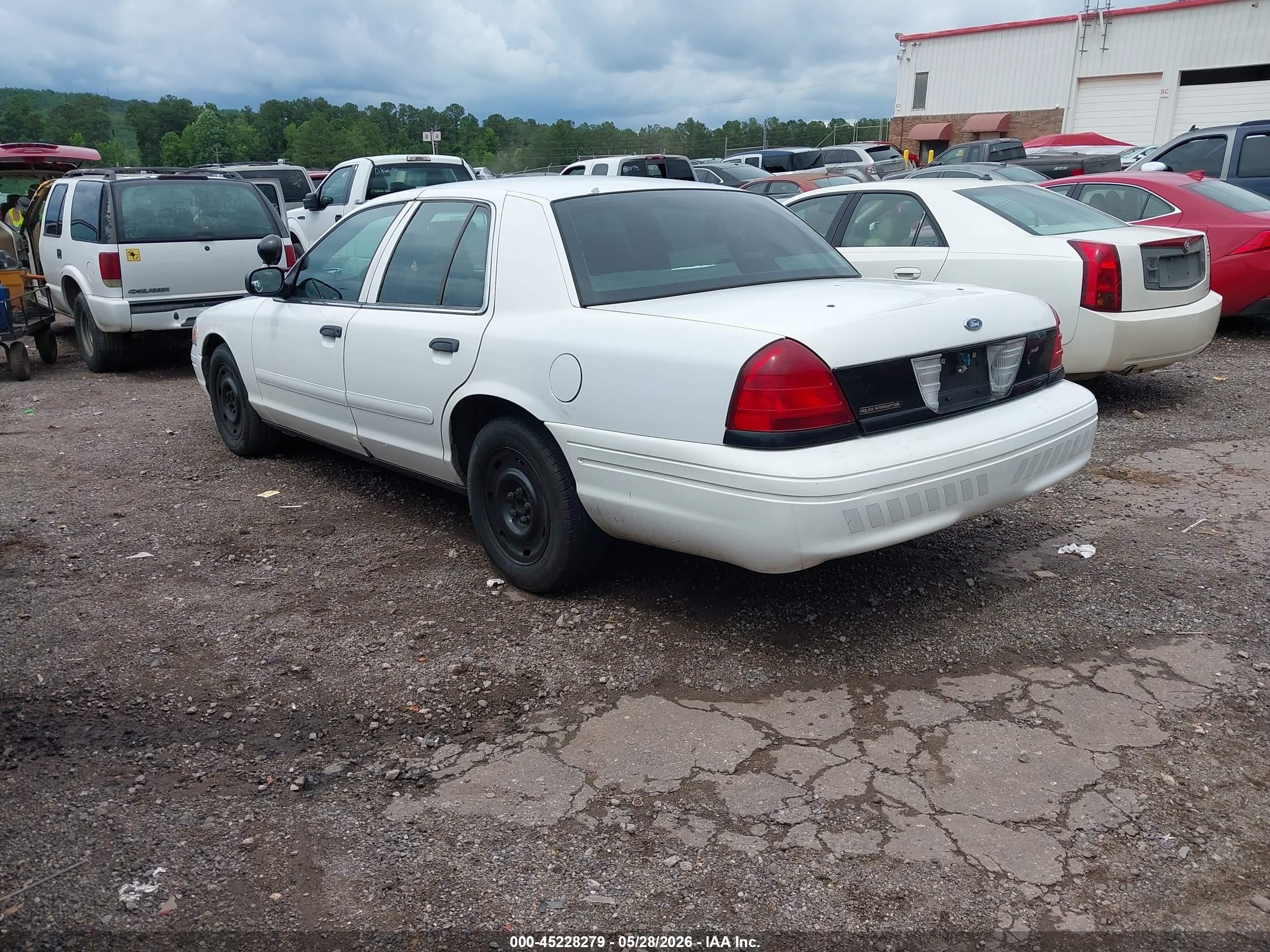 2003 Ford Crown Victoria Police White vin: 2FAFP71W33X170544