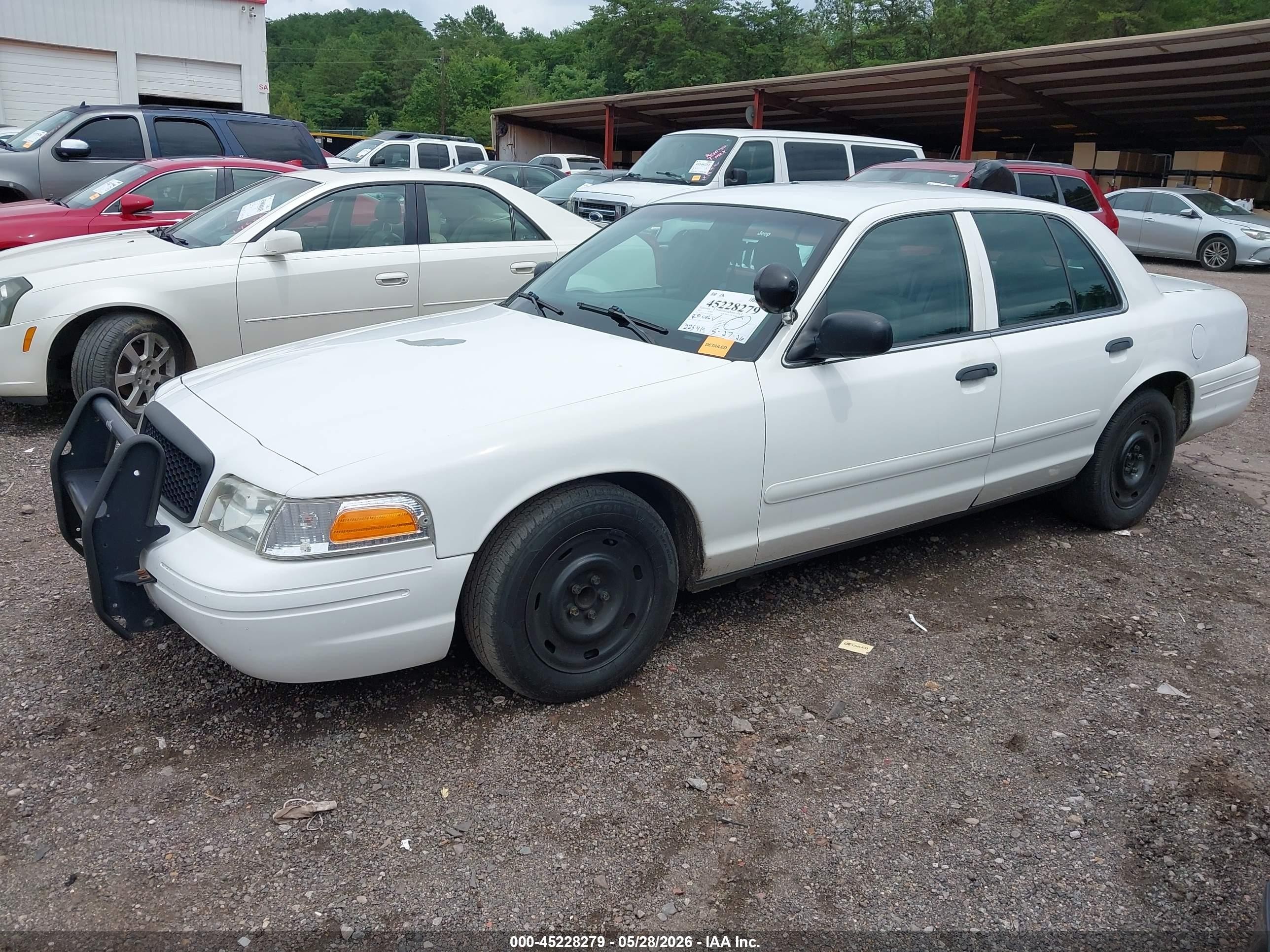2003 Ford Crown Victoria Police White vin: 2FAFP71W33X170544
