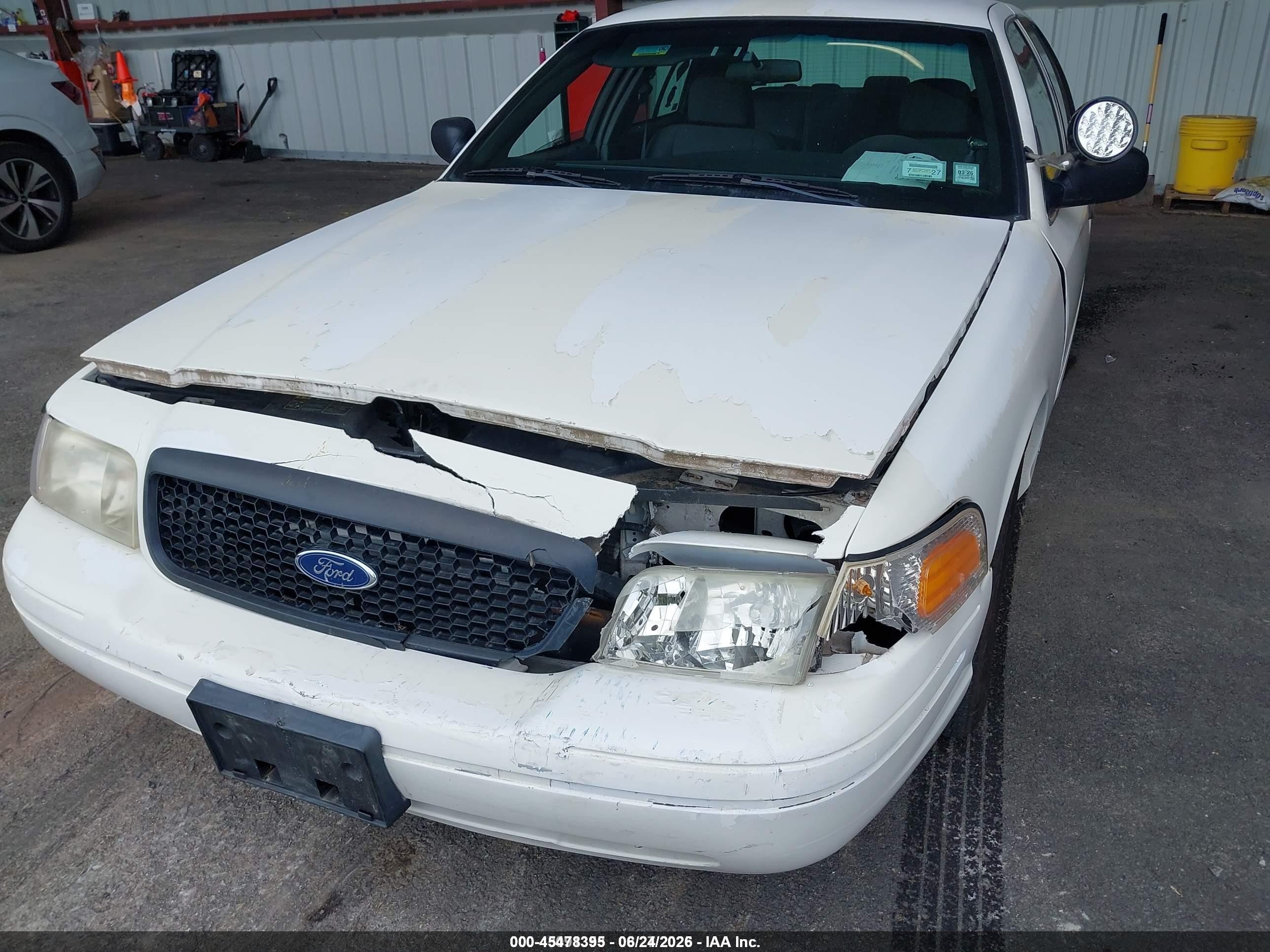 2003 Ford Crown Victoria Police Белый vin: 2FAFP71W43X171833