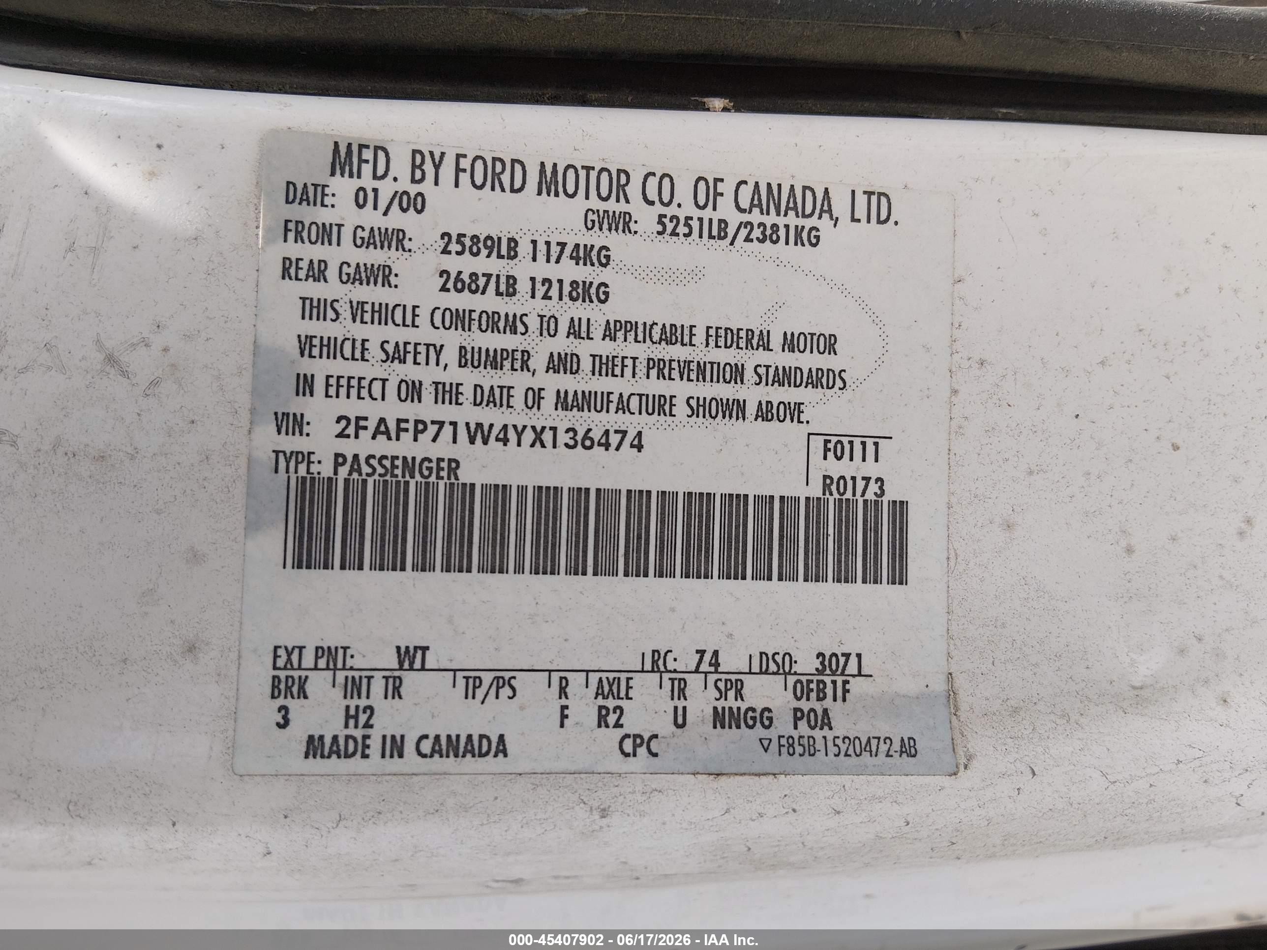 2000 Ford Crown Victoria Police Interceptor White vin: 2FAFP71W4YX136474