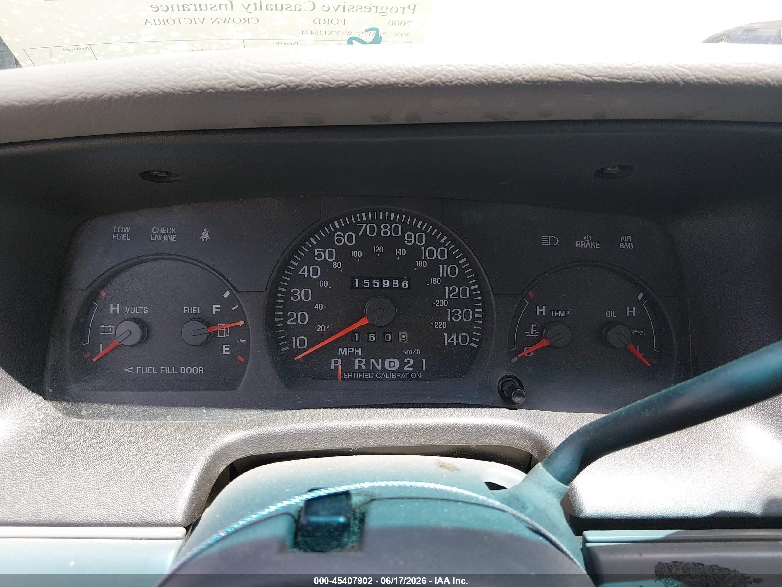 2000 Ford Crown Victoria Police Interceptor White vin: 2FAFP71W4YX136474