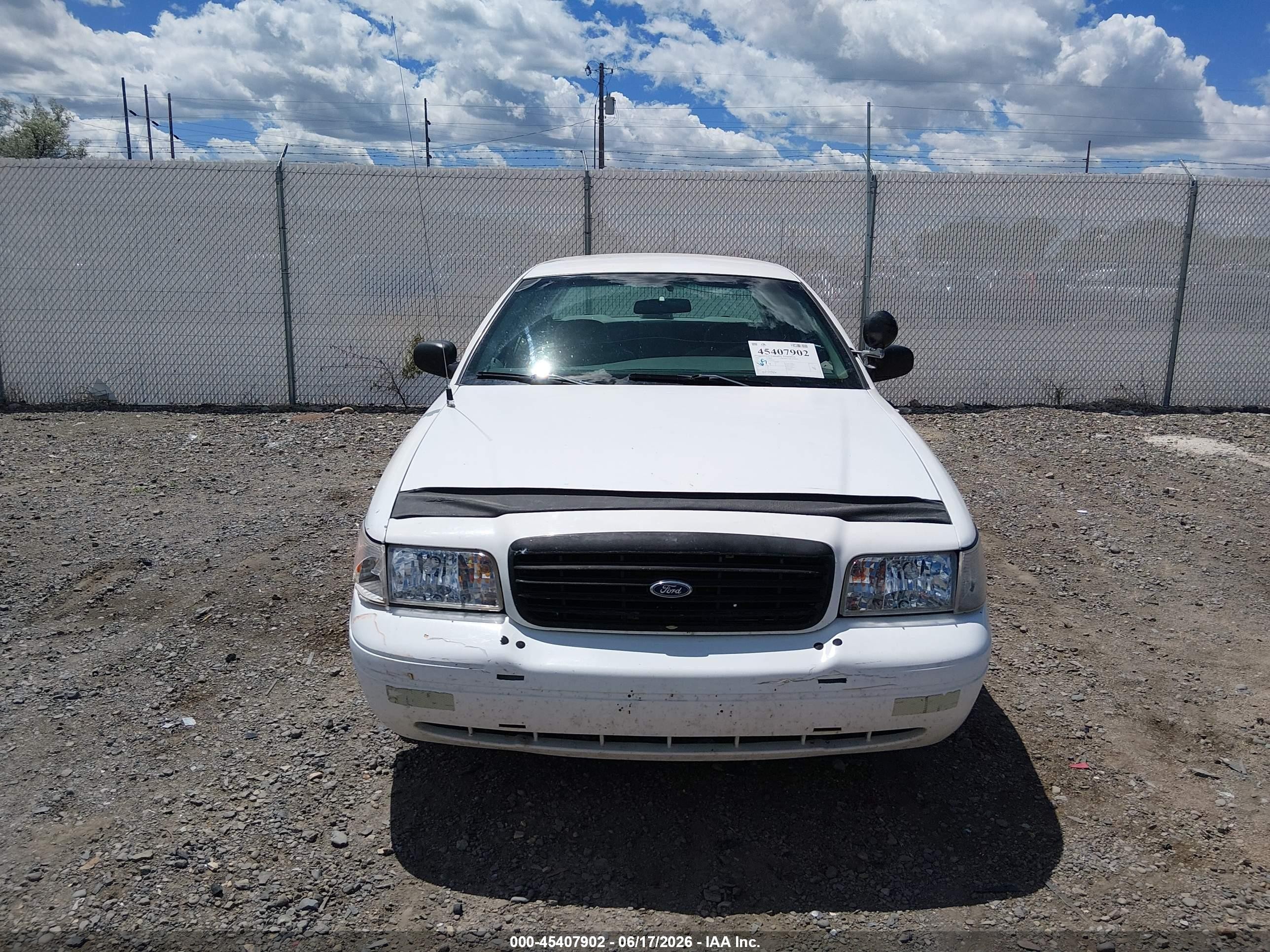 2000 Ford Crown Victoria Police Interceptor White vin: 2FAFP71W4YX136474