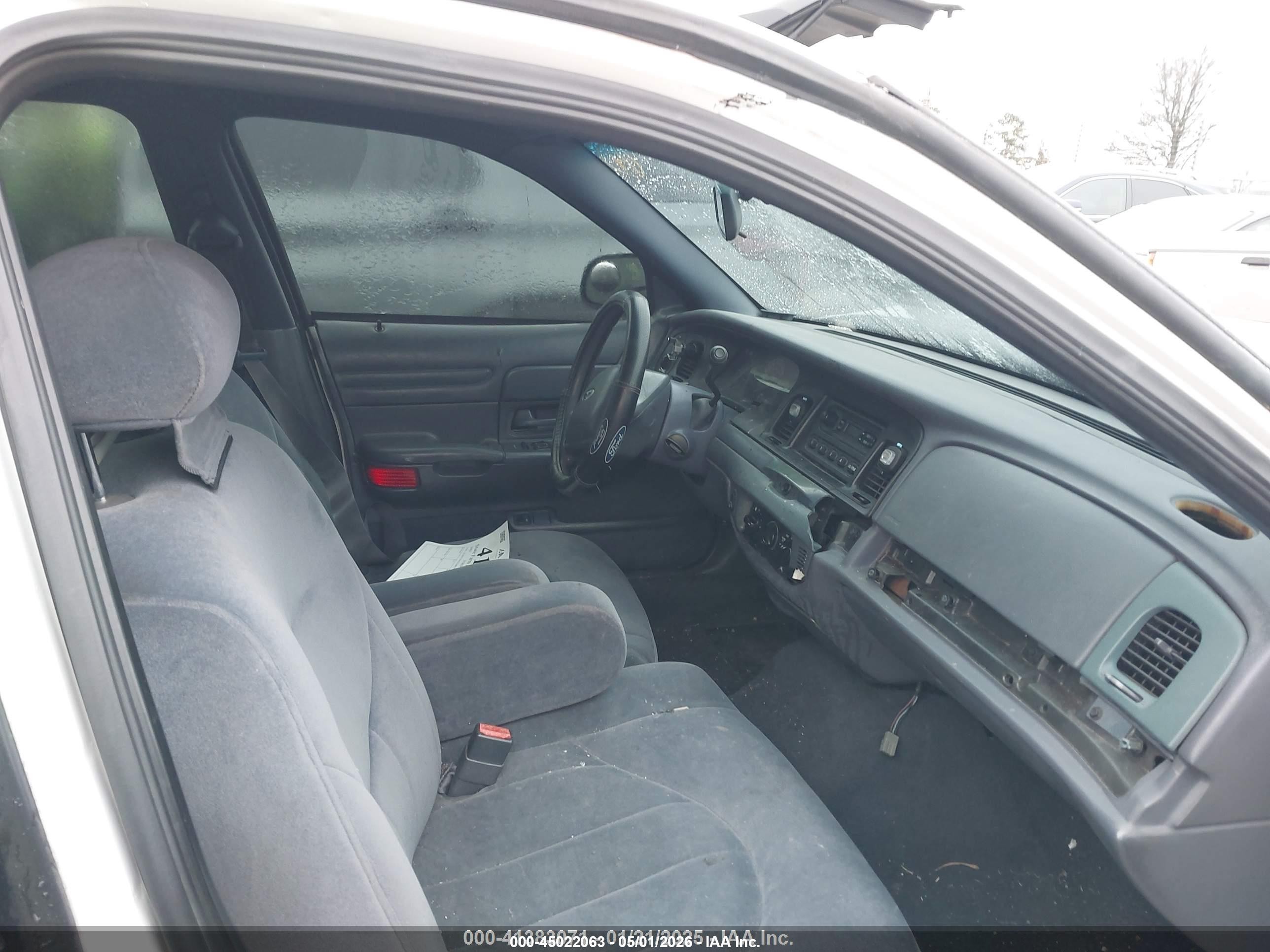2001 Ford Crown Victoria Police Interceptor Белый vin: 2FAFP71W61X168414