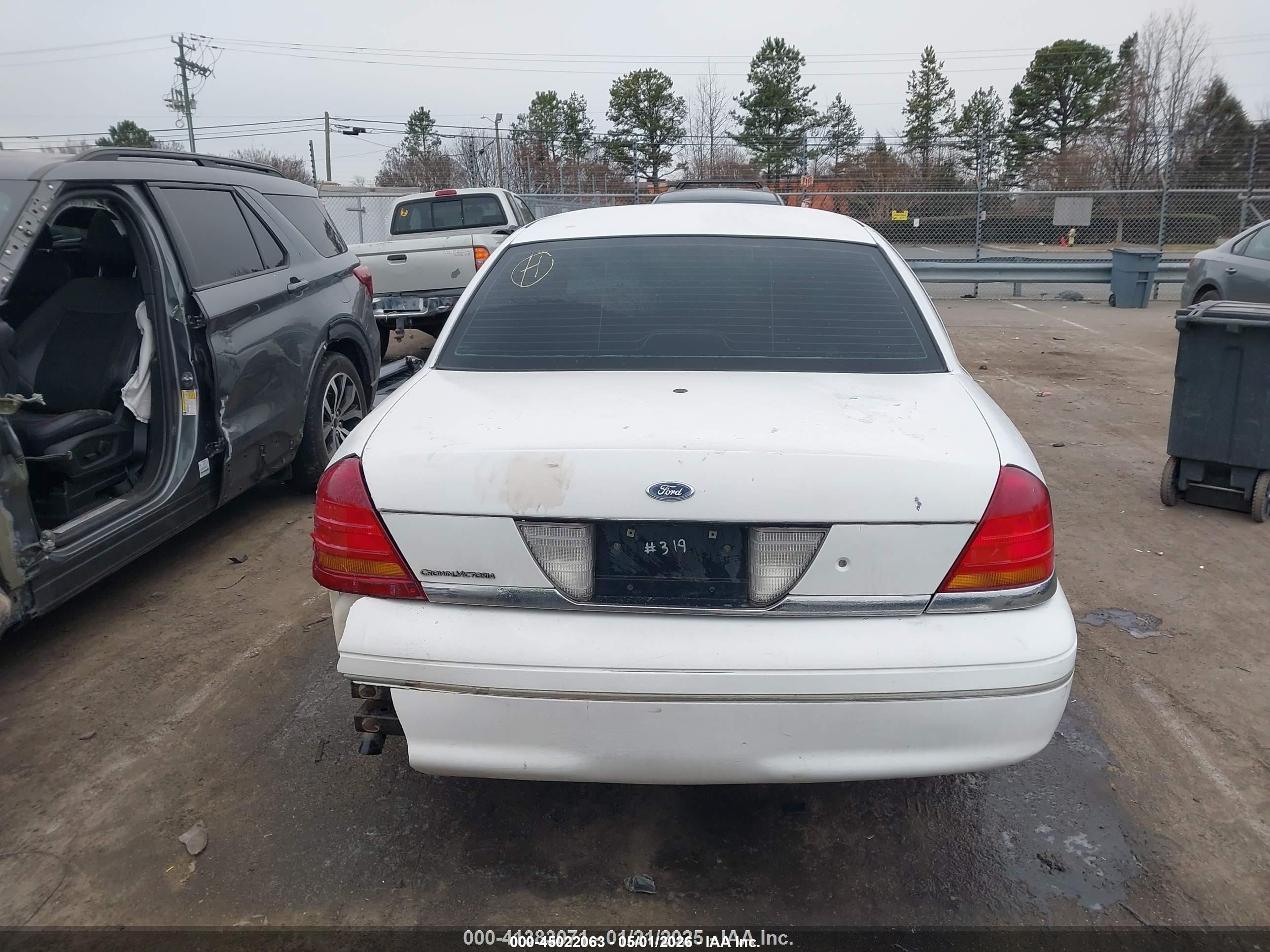2001 Ford Crown Victoria Police Interceptor Белый vin: 2FAFP71W61X168414
