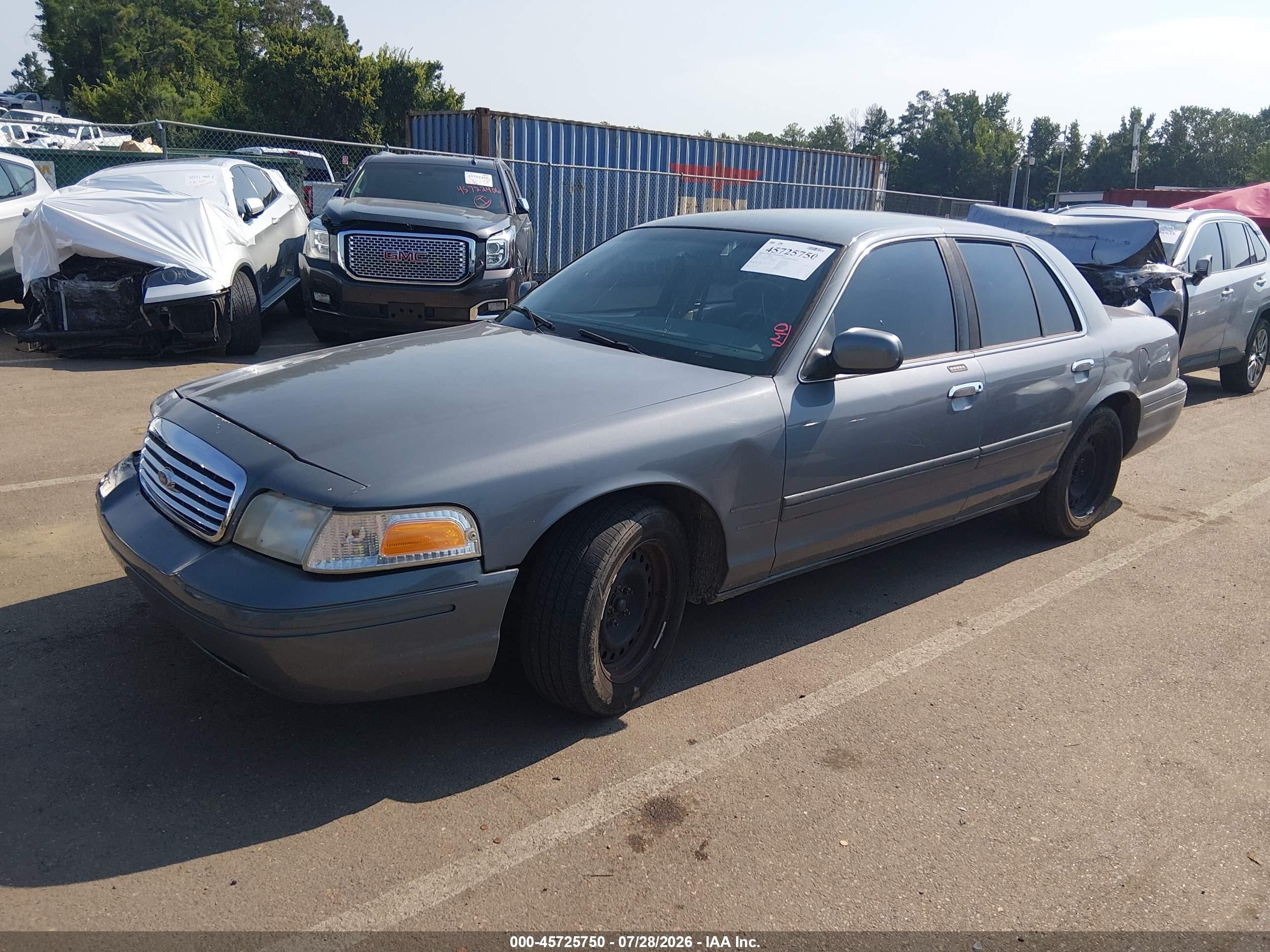 2000 Ford Crown Victoria Police Interceptor Gray vin: 2FAFP71W6YX112838