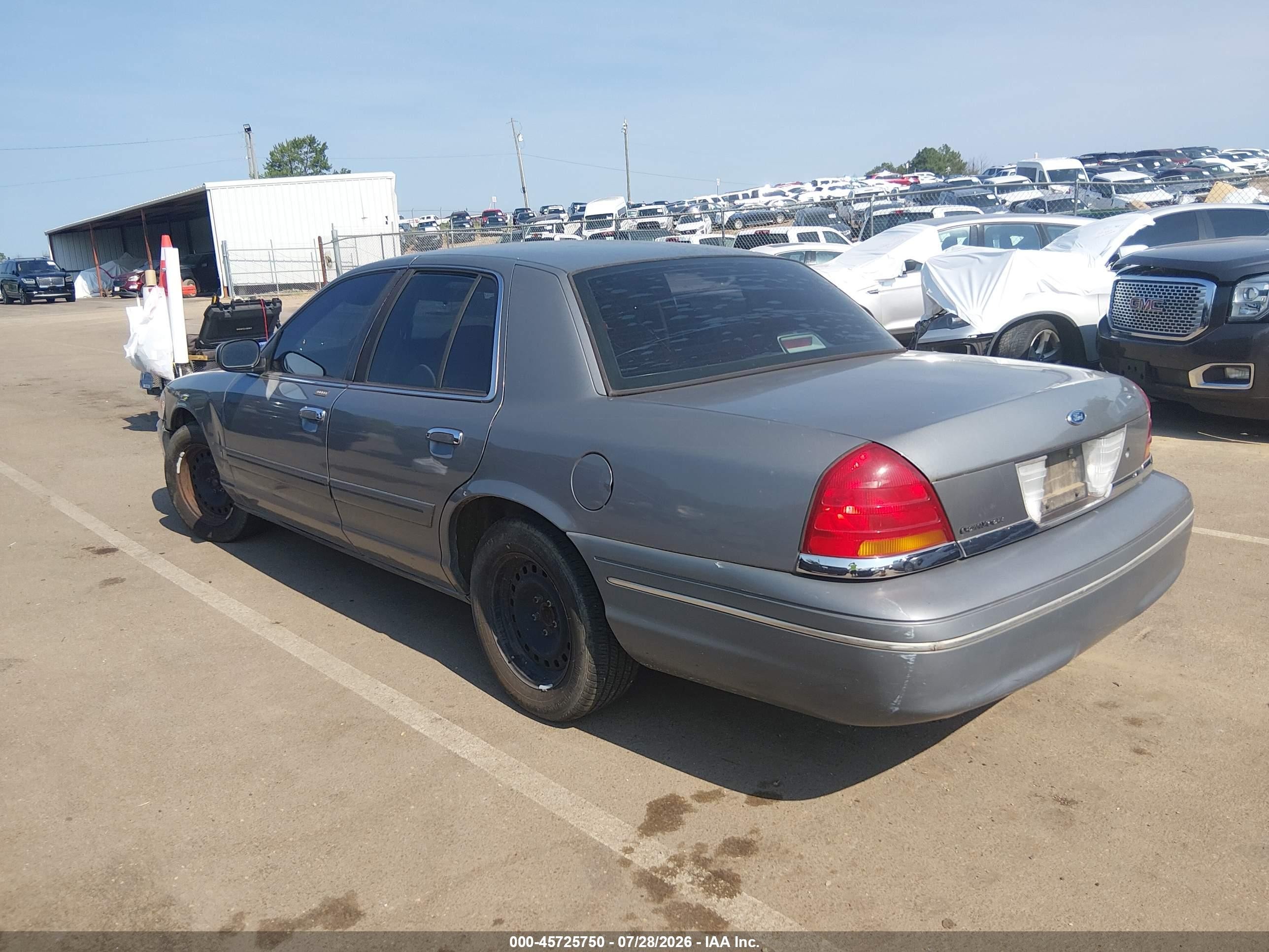 2000 Ford Crown Victoria Police Interceptor Gray vin: 2FAFP71W6YX112838