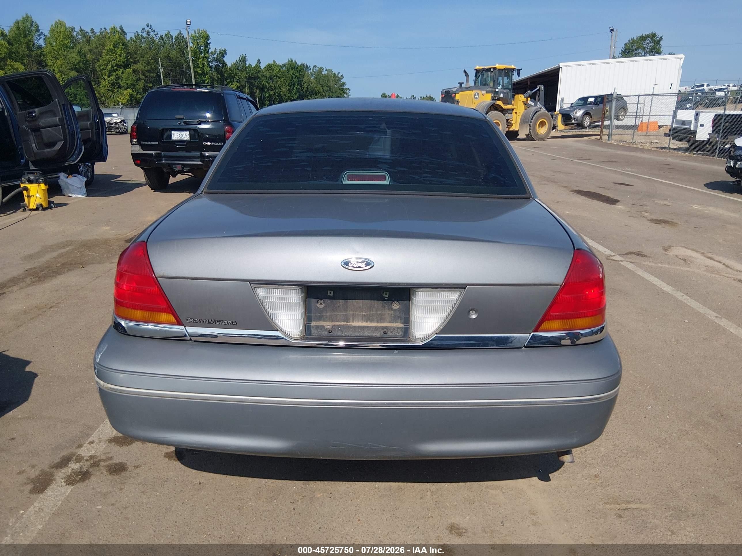 2000 Ford Crown Victoria Police Interceptor Gray vin: 2FAFP71W6YX112838