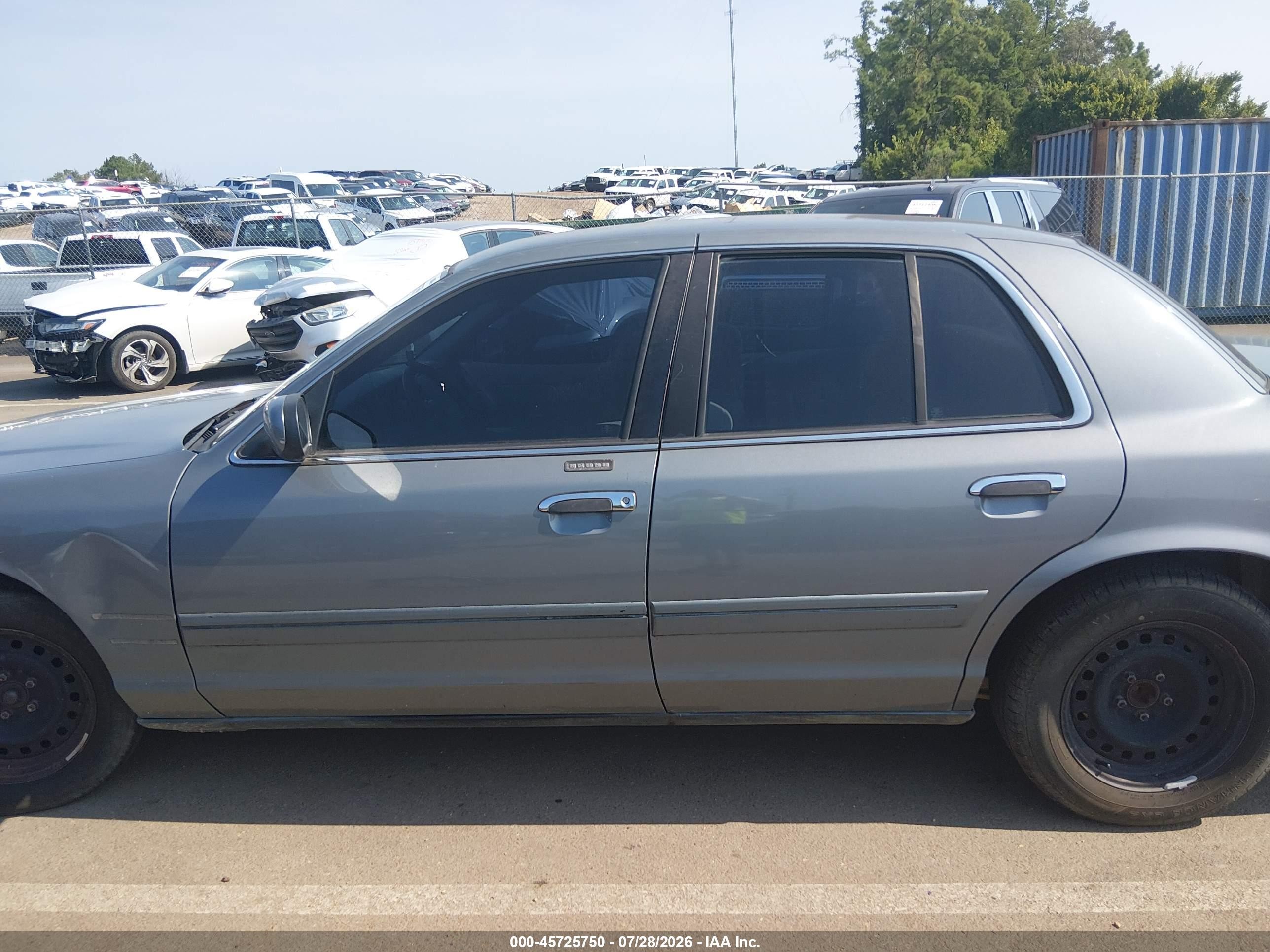 2000 Ford Crown Victoria Police Interceptor Gray vin: 2FAFP71W6YX112838