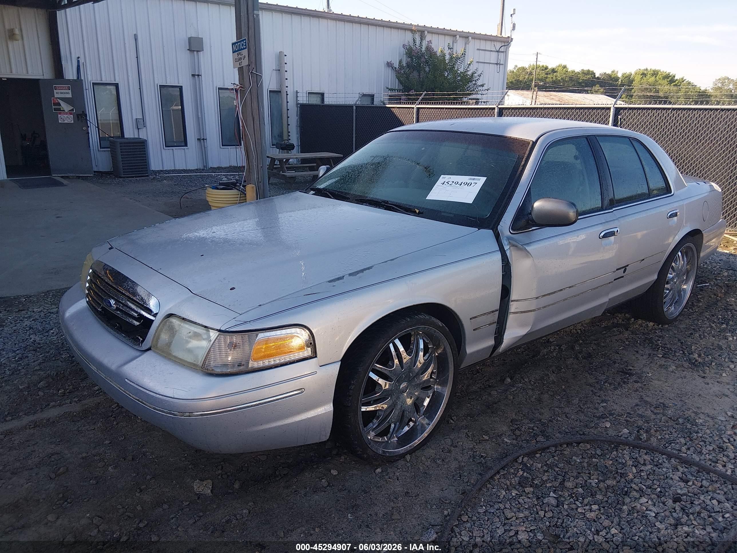 2003 Ford Crown Victoria Police Gray vin: 2FAFP71W73X121900