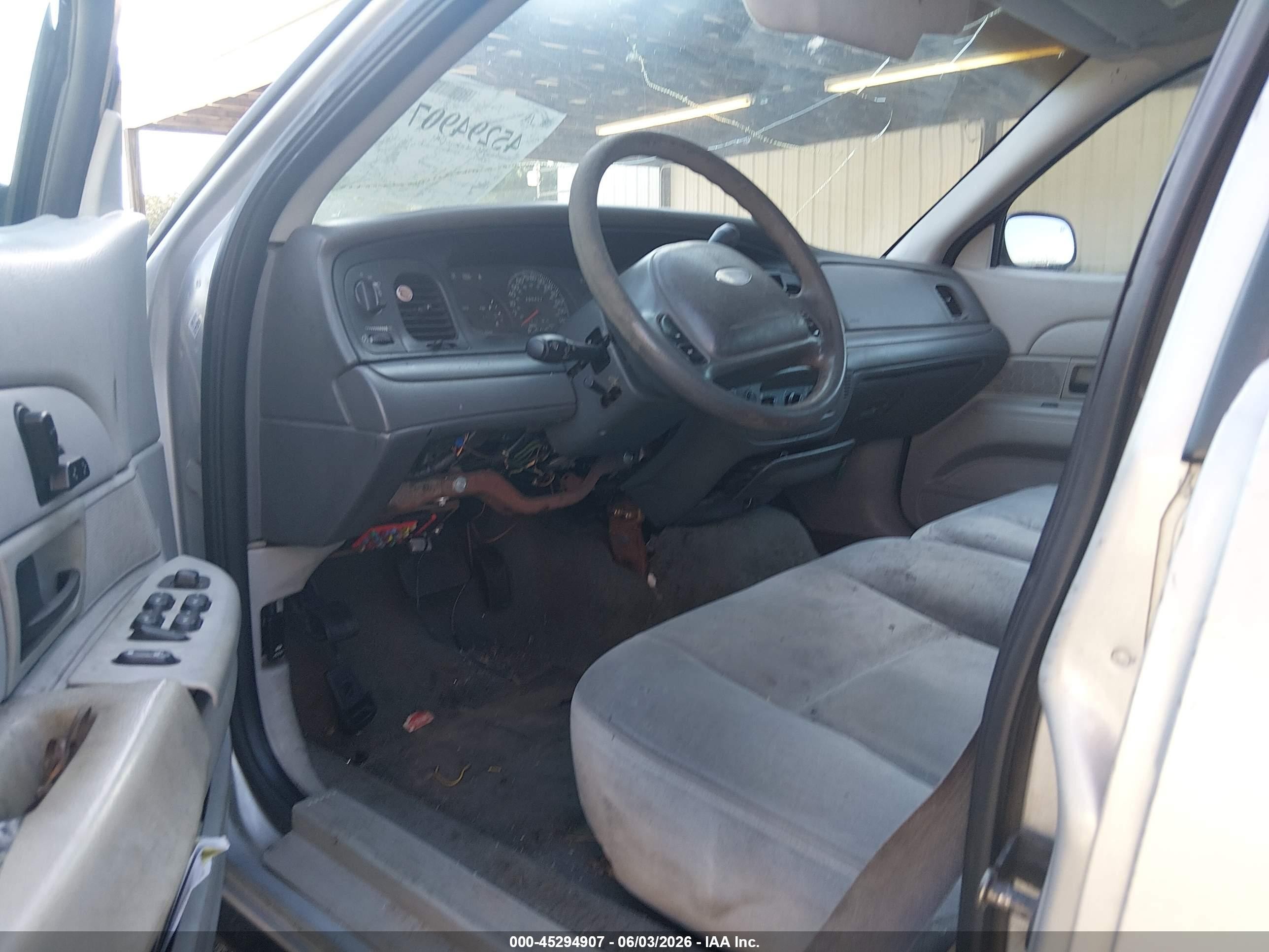 2003 Ford Crown Victoria Police Gray vin: 2FAFP71W73X121900