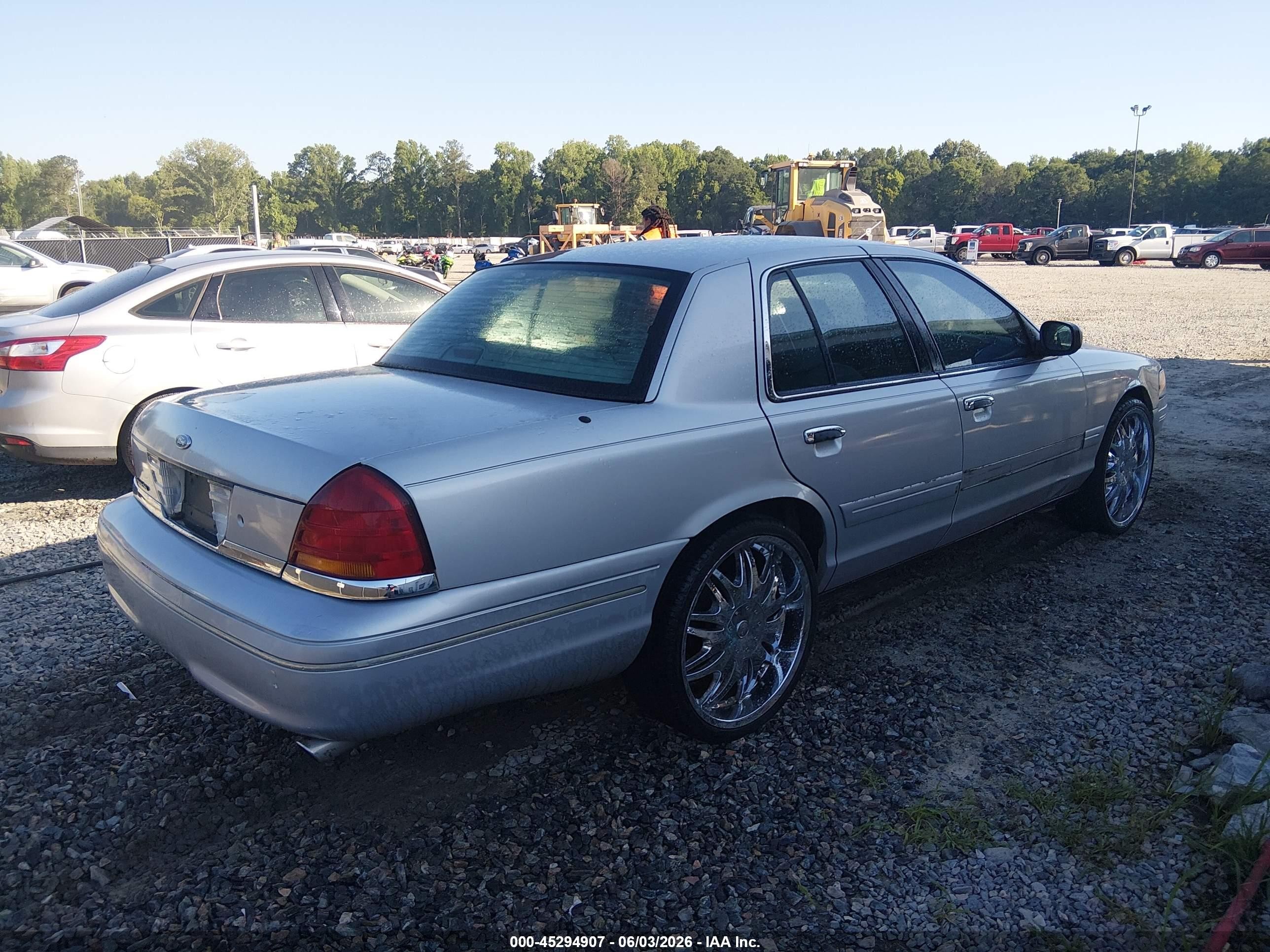 2003 Ford Crown Victoria Police Gray vin: 2FAFP71W73X121900