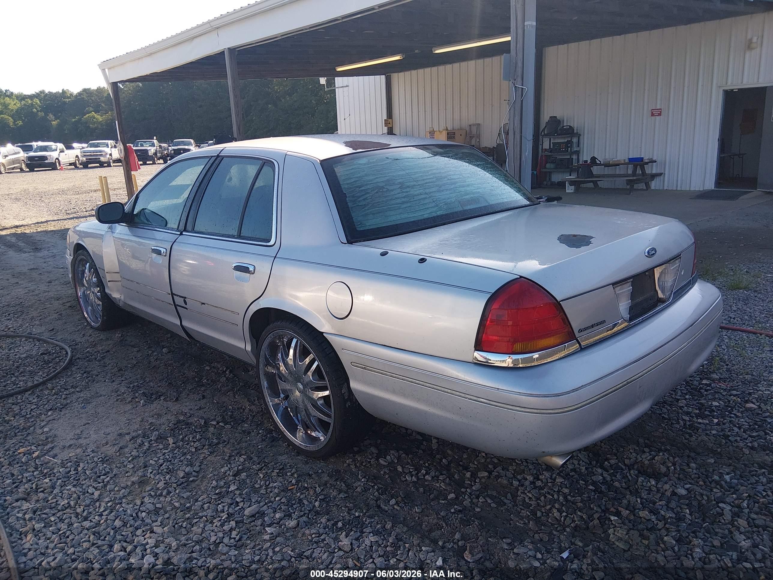 2003 Ford Crown Victoria Police Gray vin: 2FAFP71W73X121900