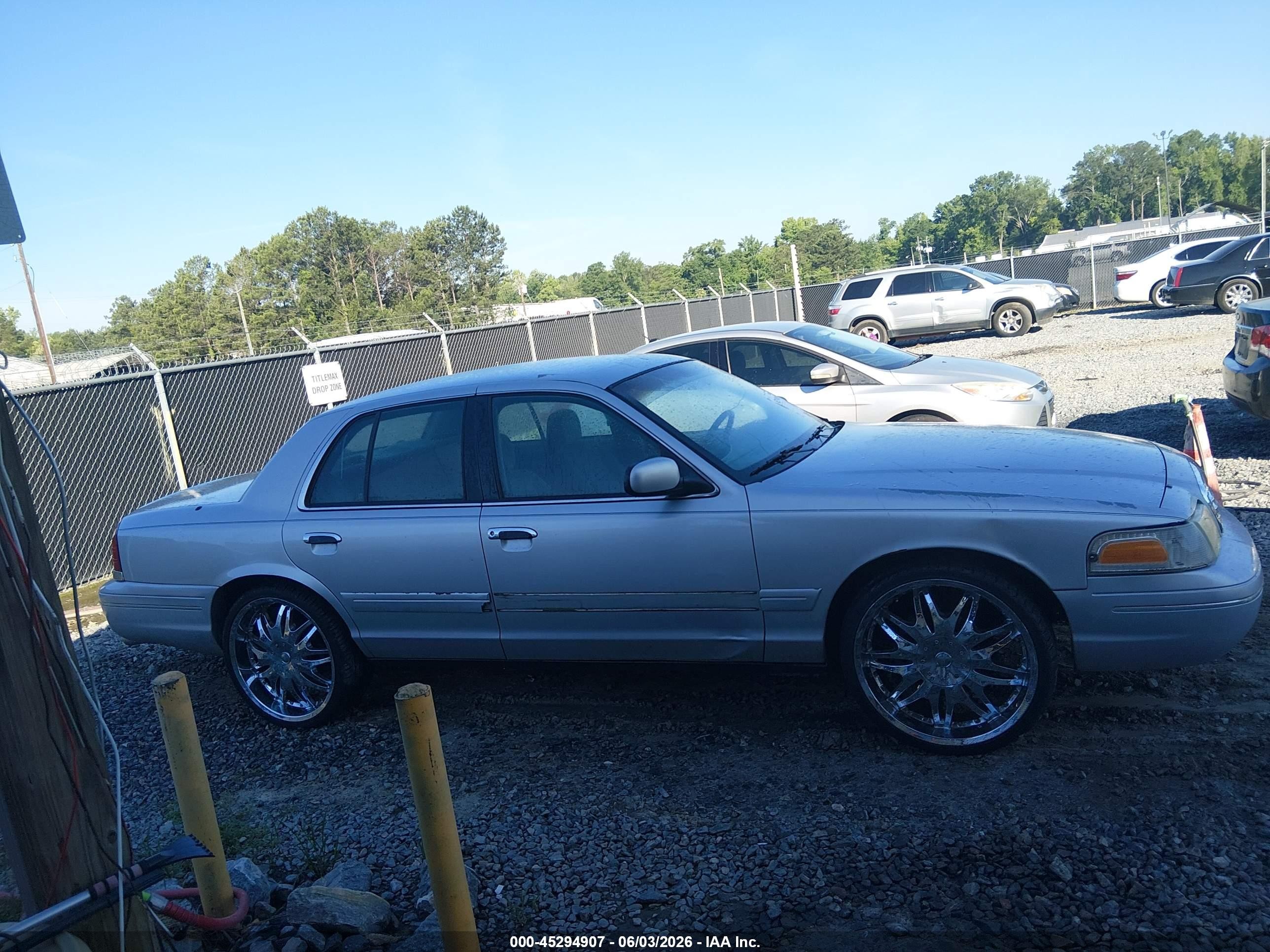 2003 Ford Crown Victoria Police Gray vin: 2FAFP71W73X121900