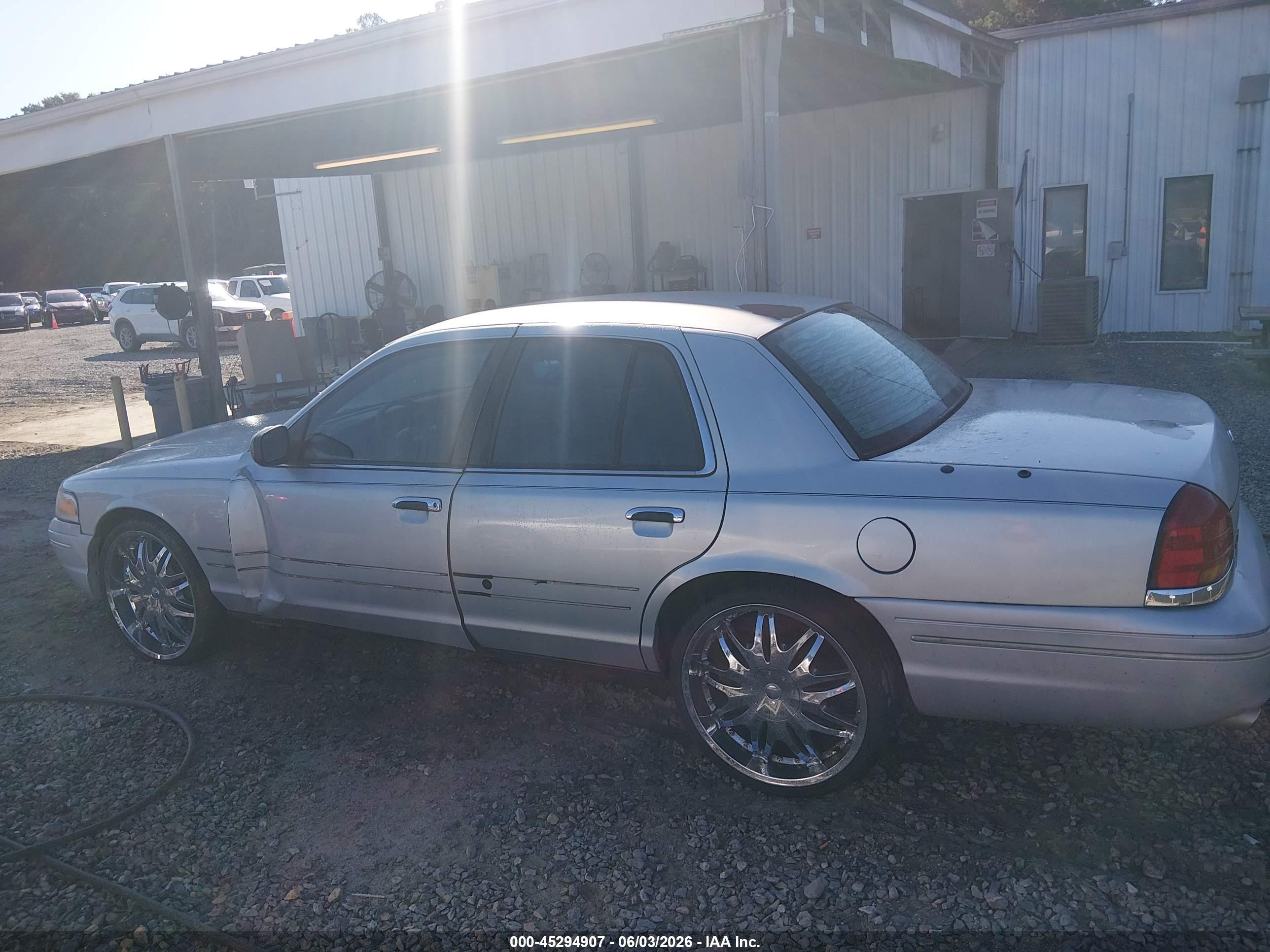 2003 Ford Crown Victoria Police Gray vin: 2FAFP71W73X121900
