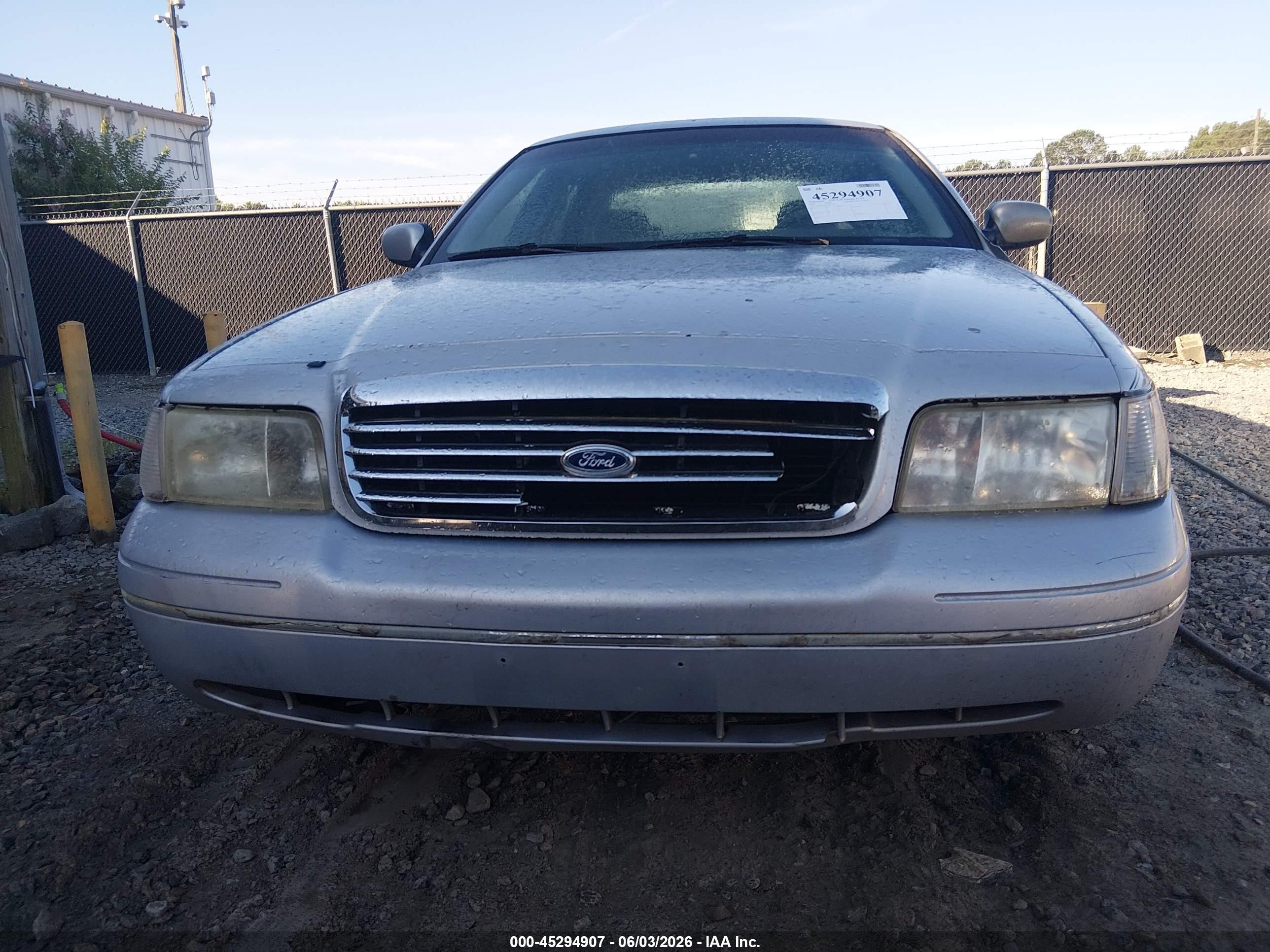 2003 Ford Crown Victoria Police Gray vin: 2FAFP71W73X121900