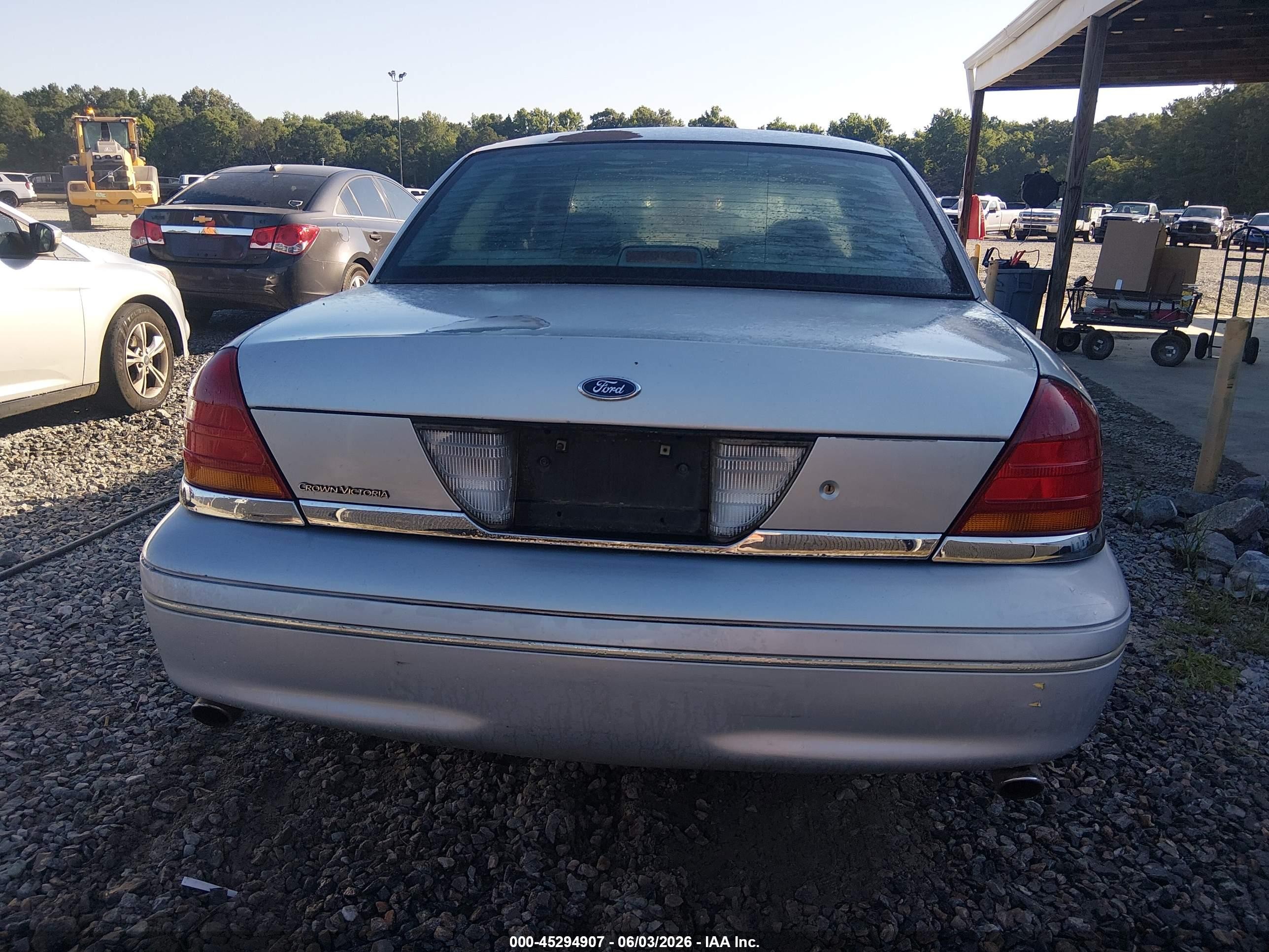 2003 Ford Crown Victoria Police Gray vin: 2FAFP71W73X121900