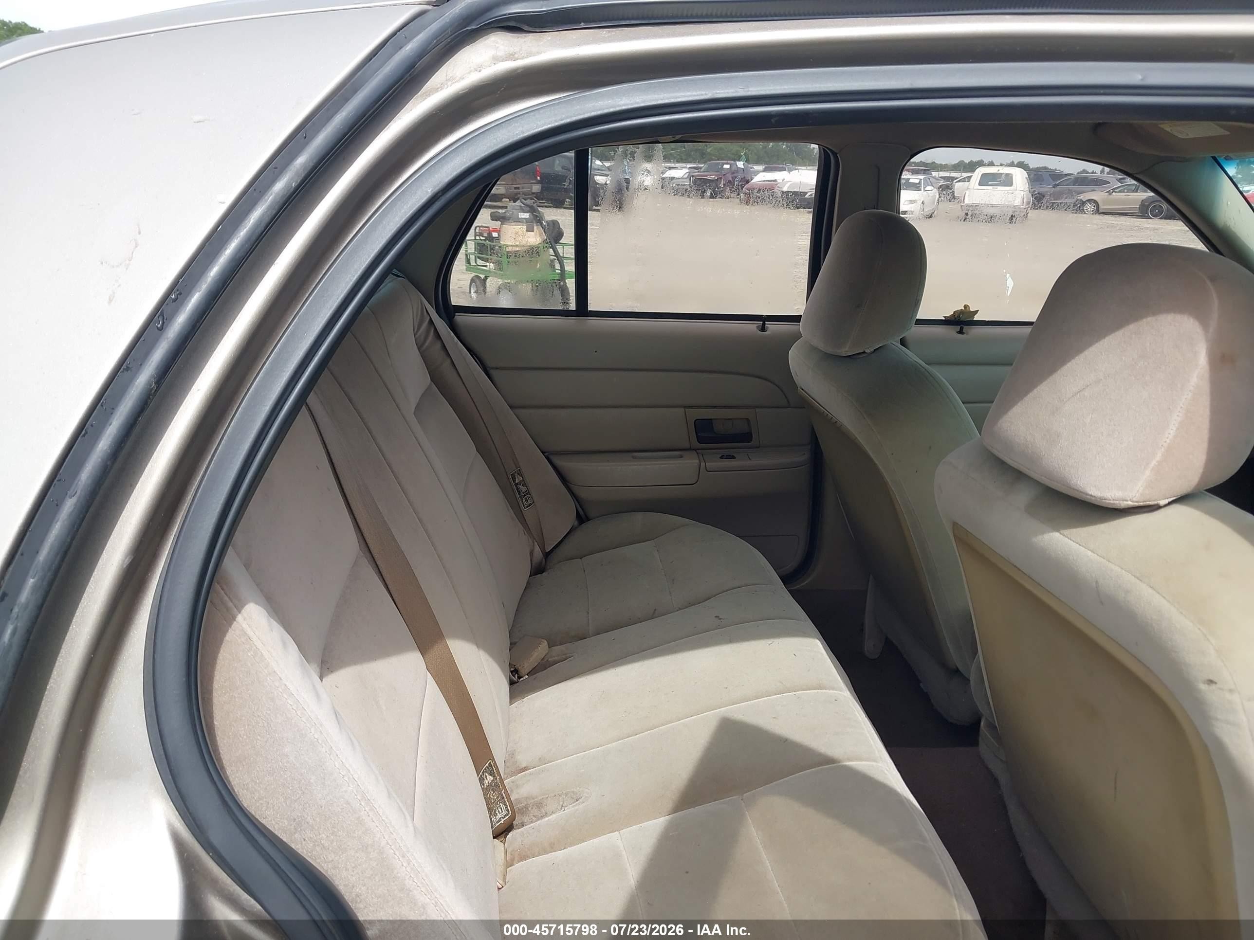 2003 Ford Crown Victoria Police Золотой vin: 2FAFP71W73X205327