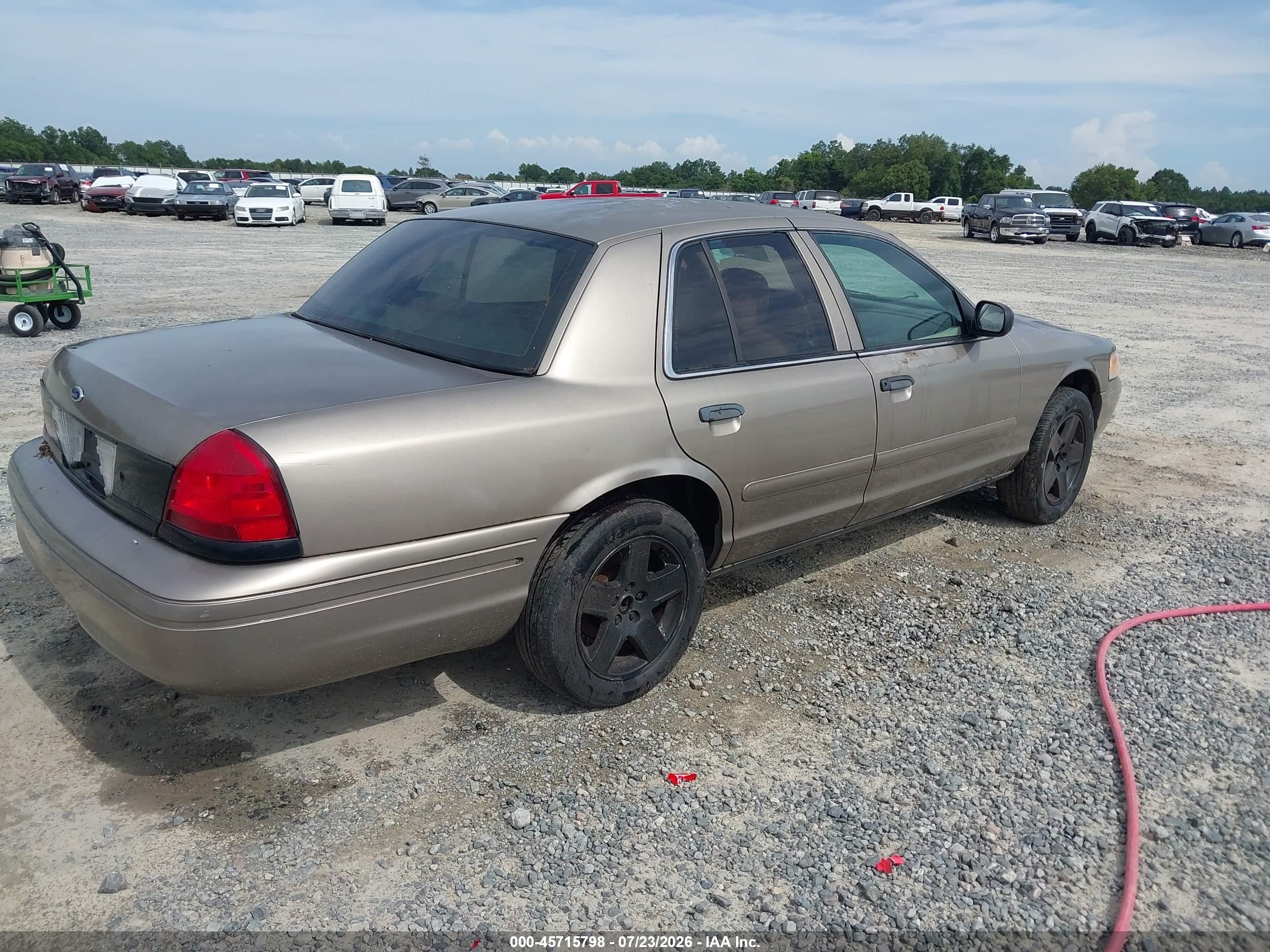 2003 Ford Crown Victoria Police Золотой vin: 2FAFP71W73X205327