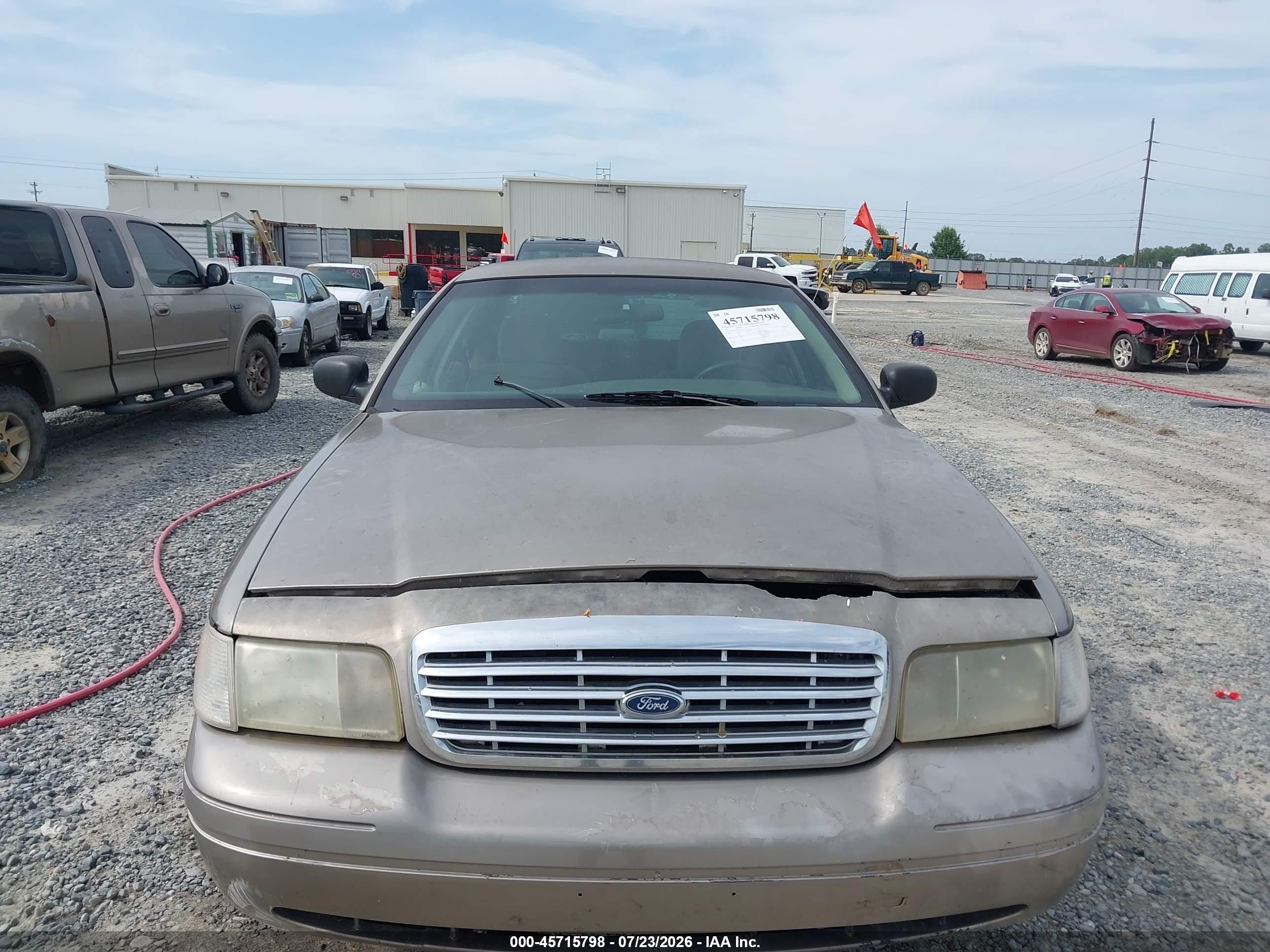 2003 Ford Crown Victoria Police Золотой vin: 2FAFP71W73X205327