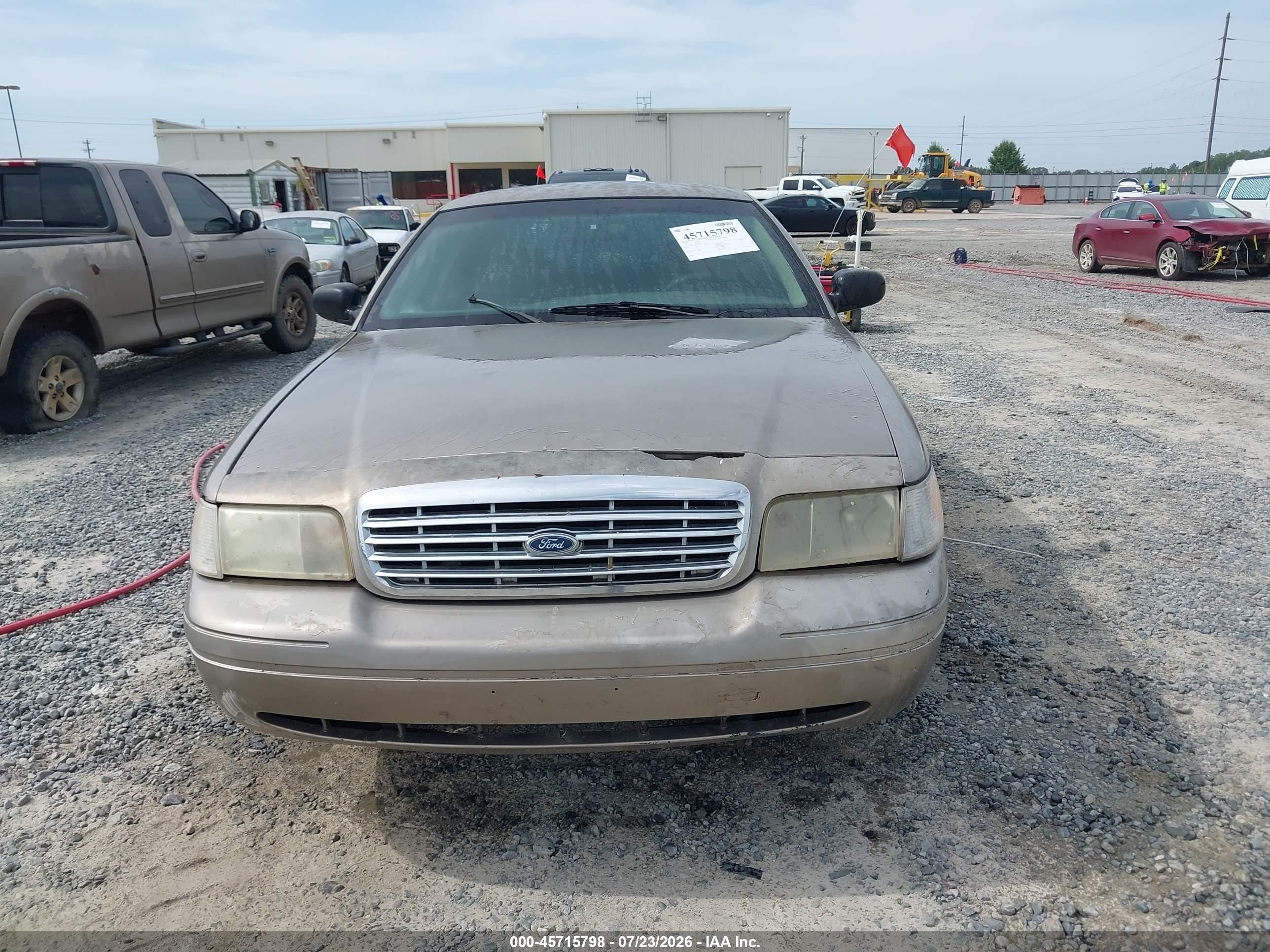 2003 Ford Crown Victoria Police Золотой vin: 2FAFP71W73X205327
