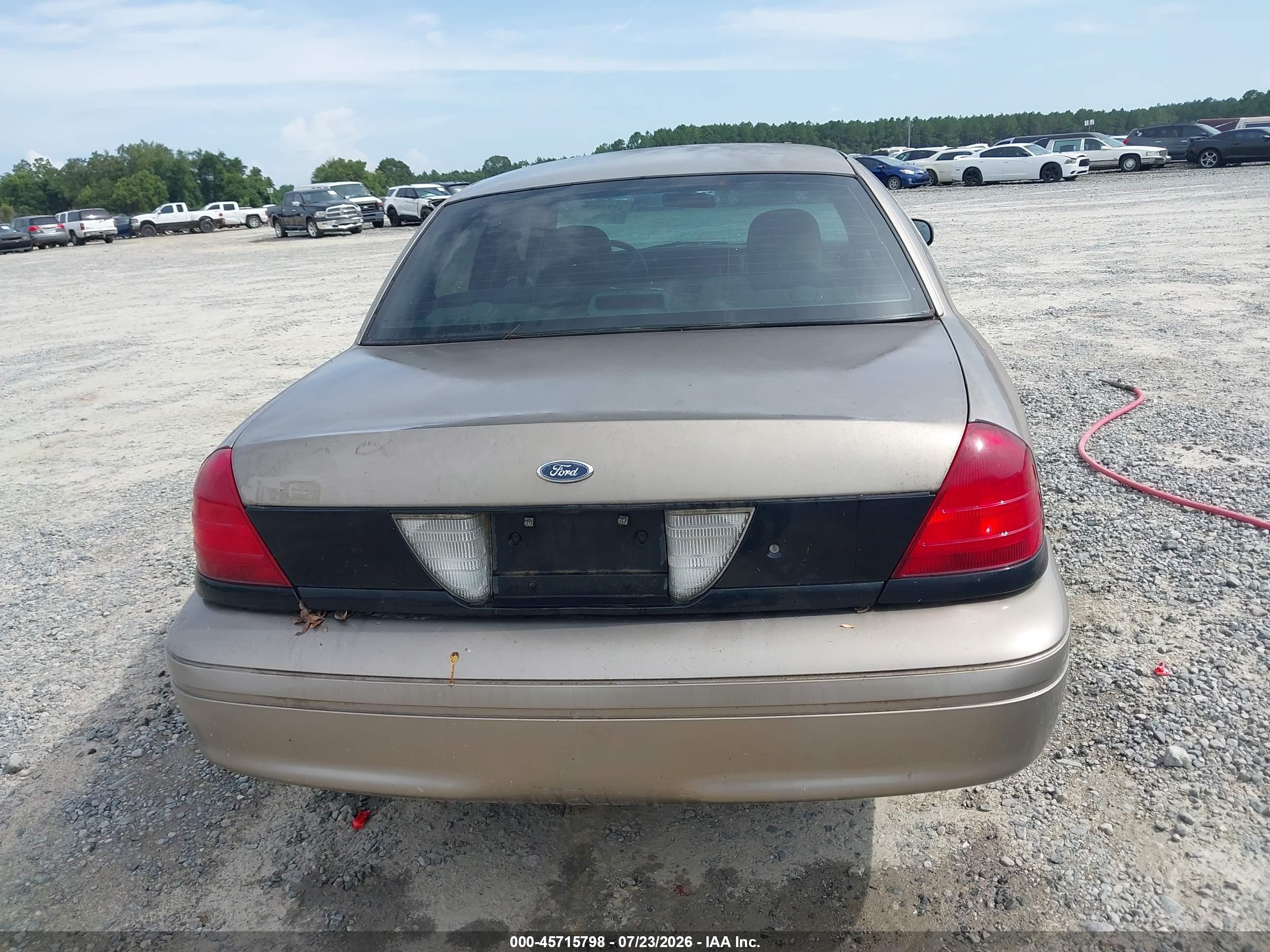 2003 Ford Crown Victoria Police Золотой vin: 2FAFP71W73X205327