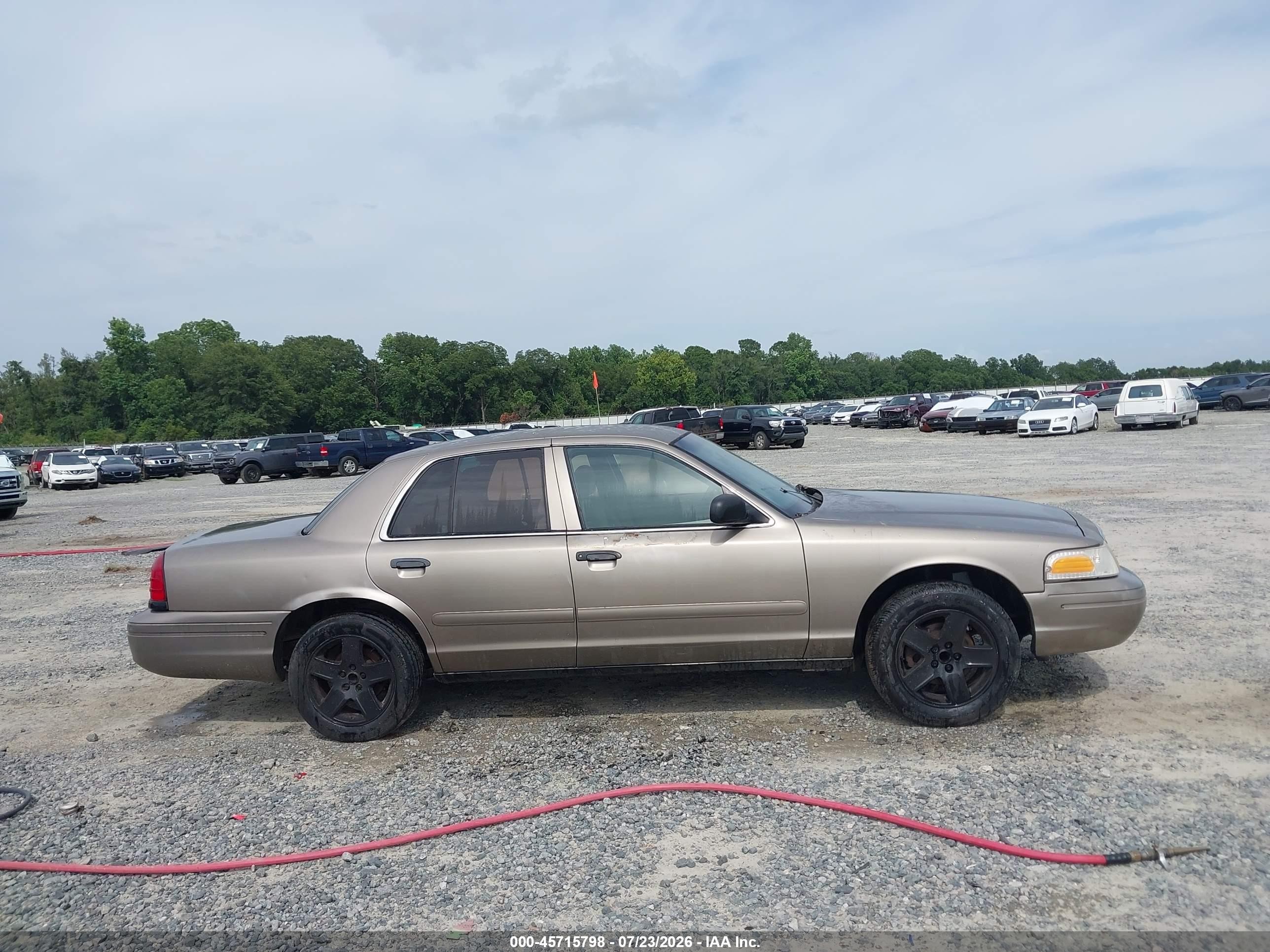 2003 Ford Crown Victoria Police Золотой vin: 2FAFP71W73X205327