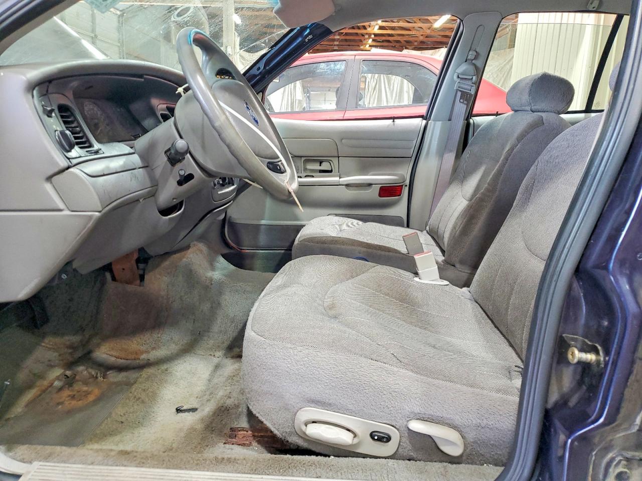 2001 Ford Crown Victoria Police Interceptor Blue vin: 2FAFP71W81X202109