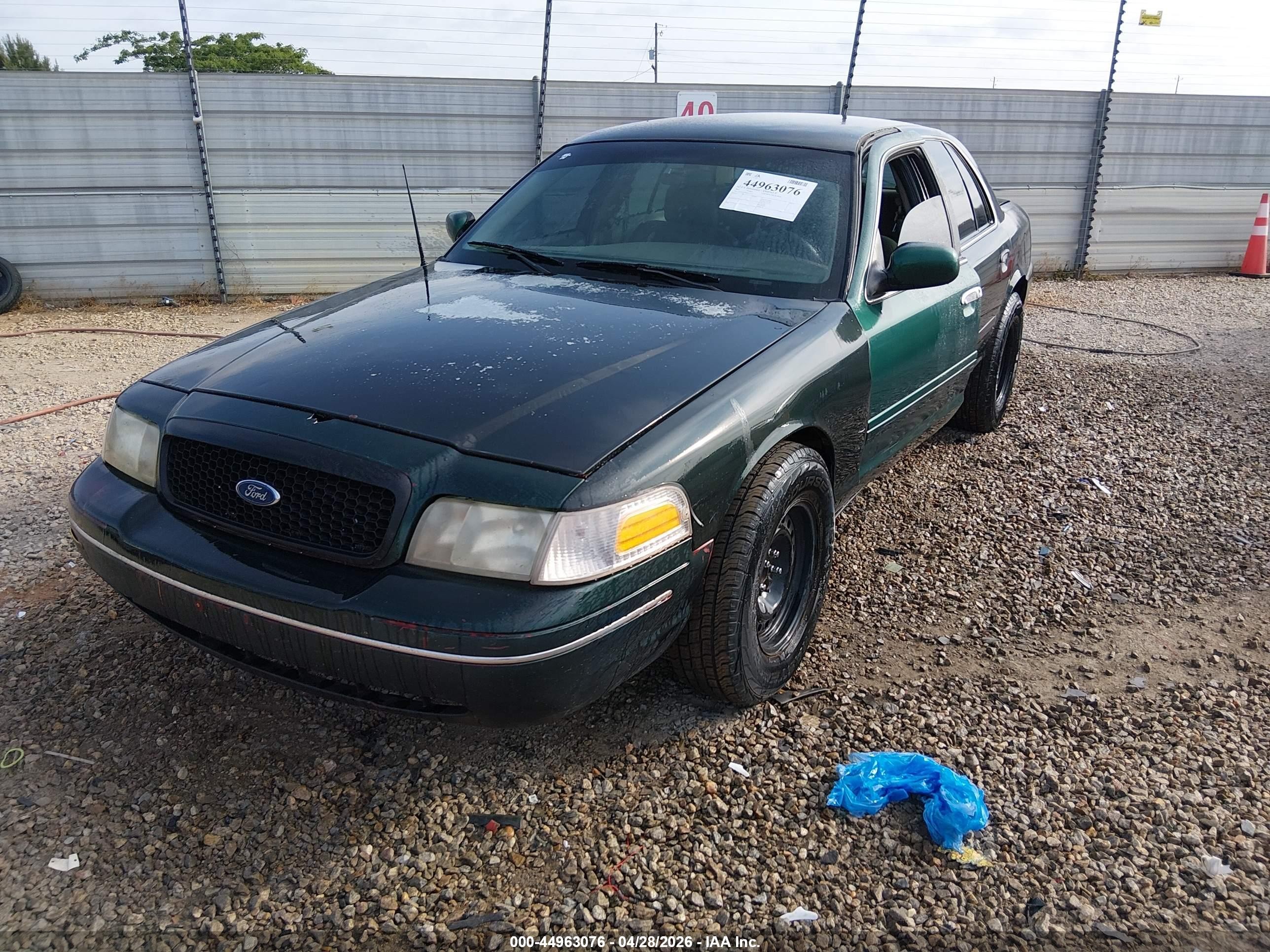 2003 Ford Crown Victoria Police Green vin: 2FAFP71W83X131755
