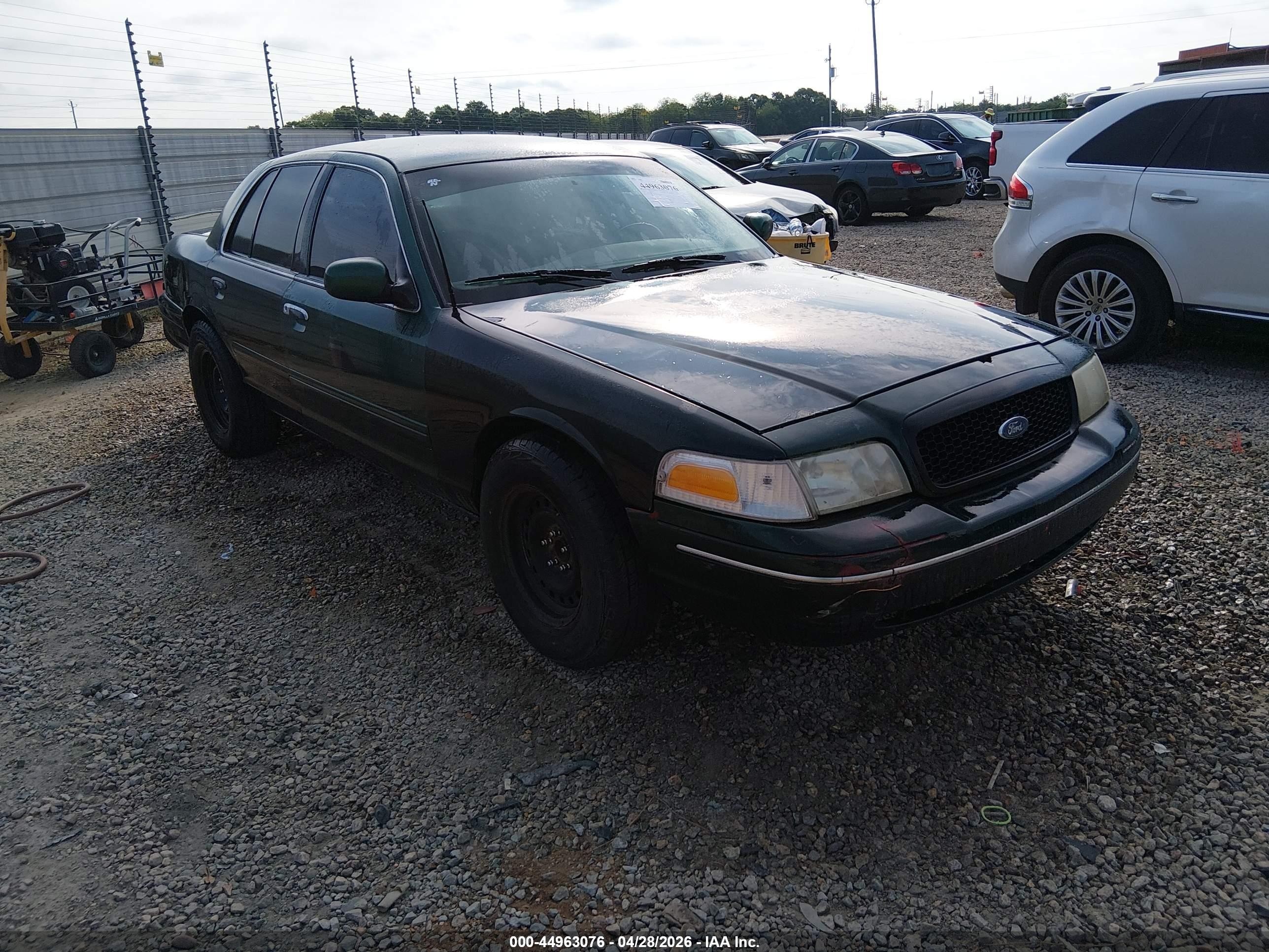 2003 Ford Crown Victoria Police Green vin: 2FAFP71W83X131755