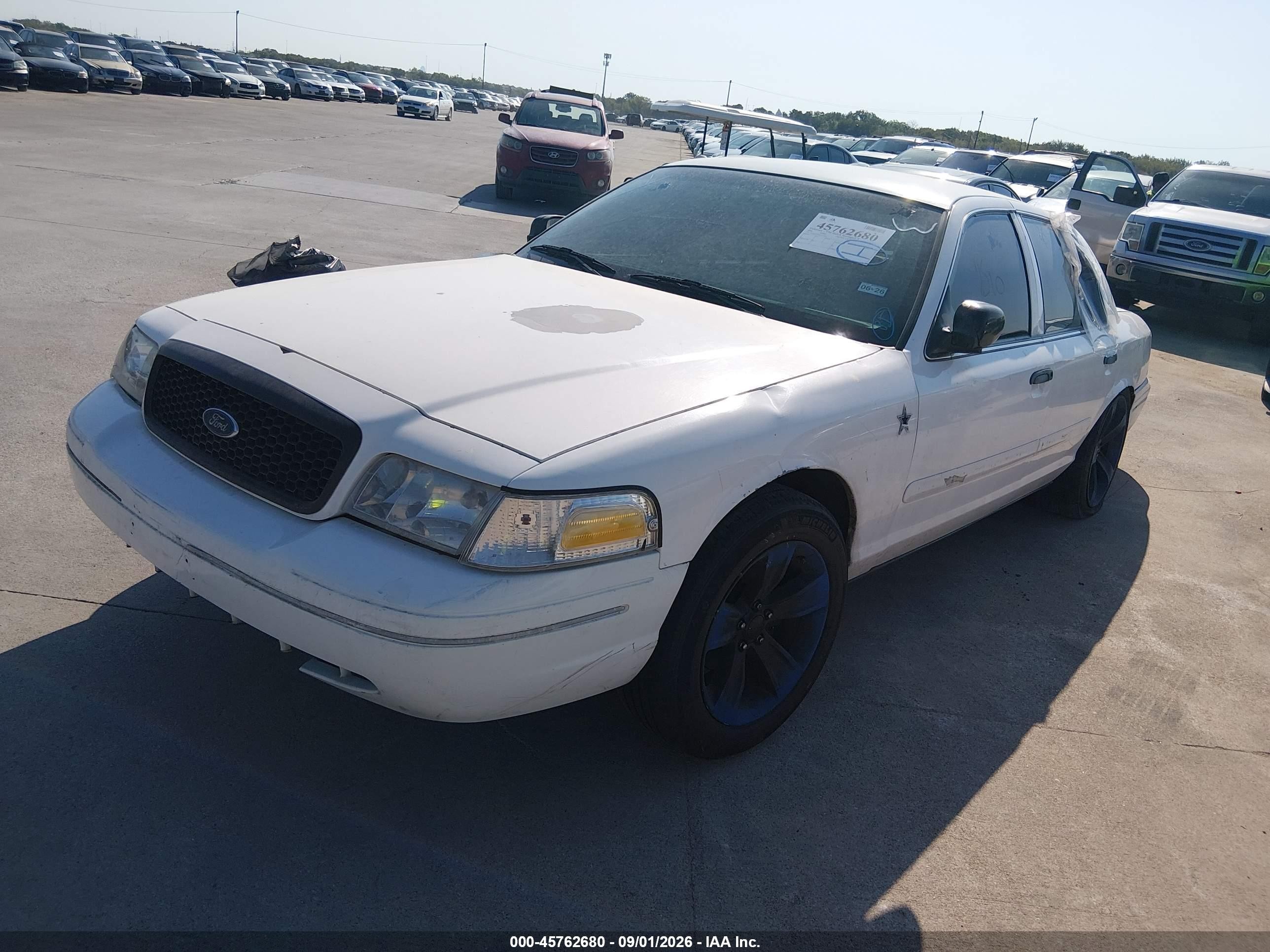 2000 Ford Crown Victoria Police Interceptor White vin: 2FAFP71W8YX115885