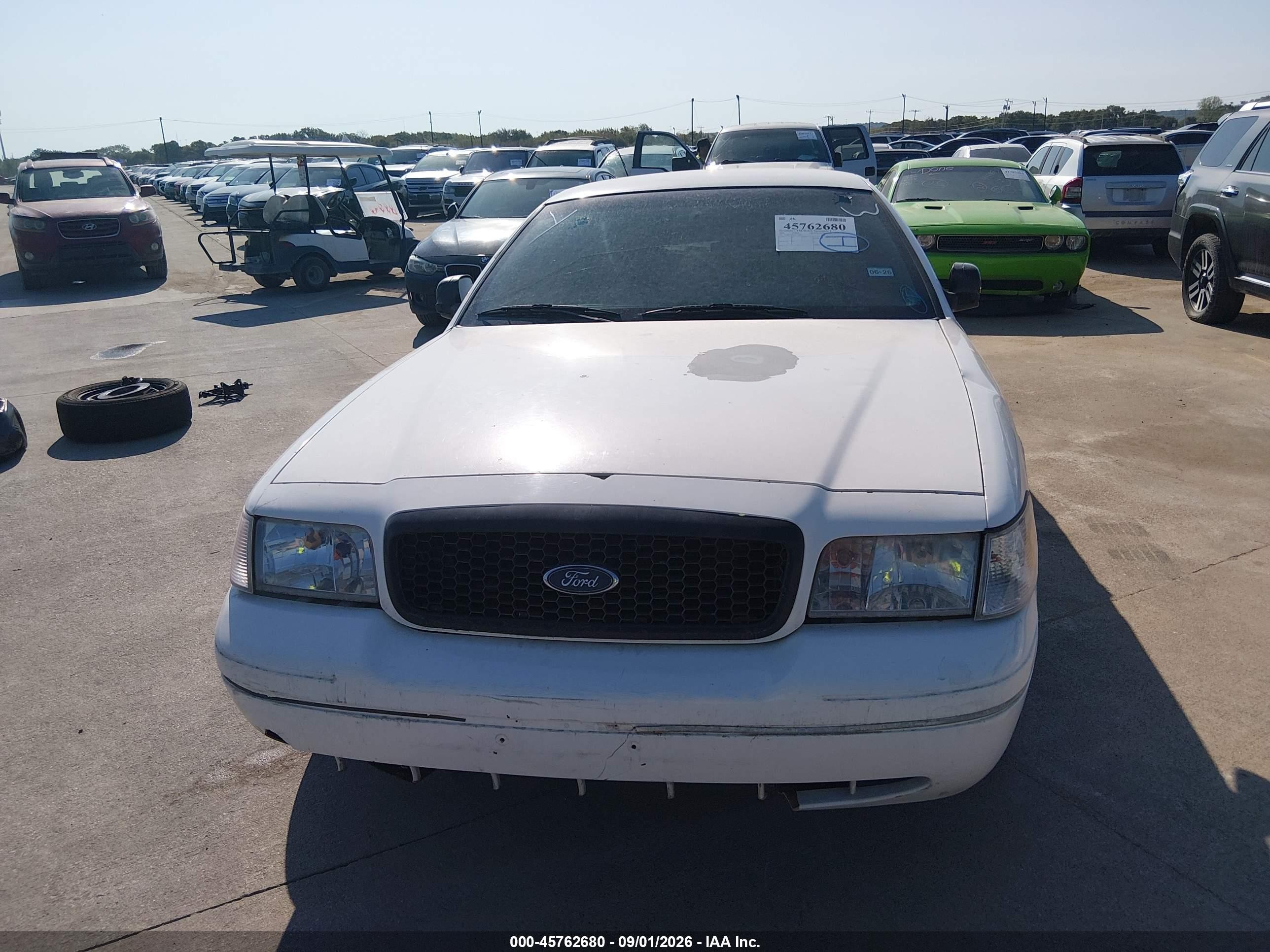 2000 Ford Crown Victoria Police Interceptor White vin: 2FAFP71W8YX115885