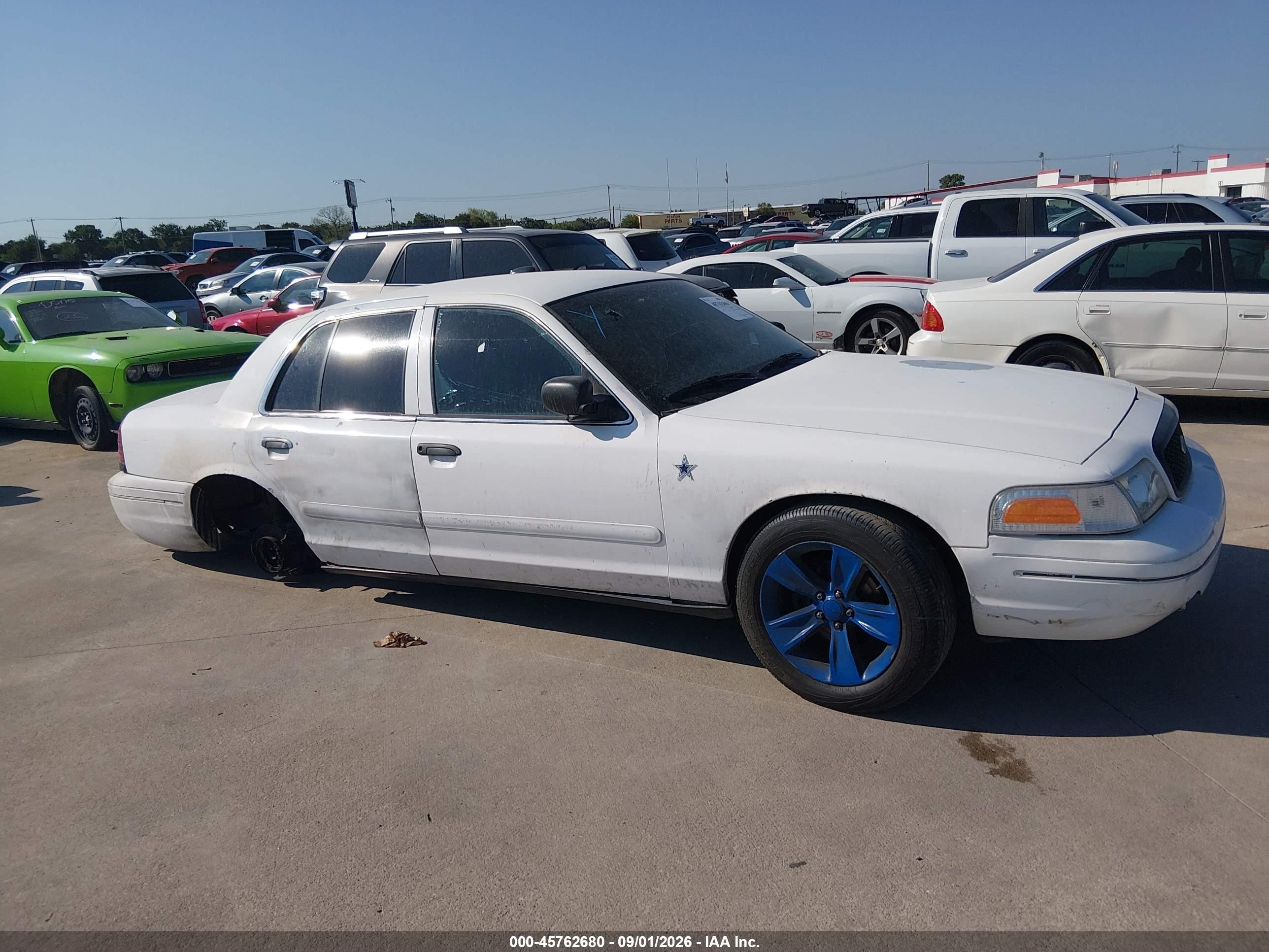 2000 Ford Crown Victoria Police Interceptor White vin: 2FAFP71W8YX115885