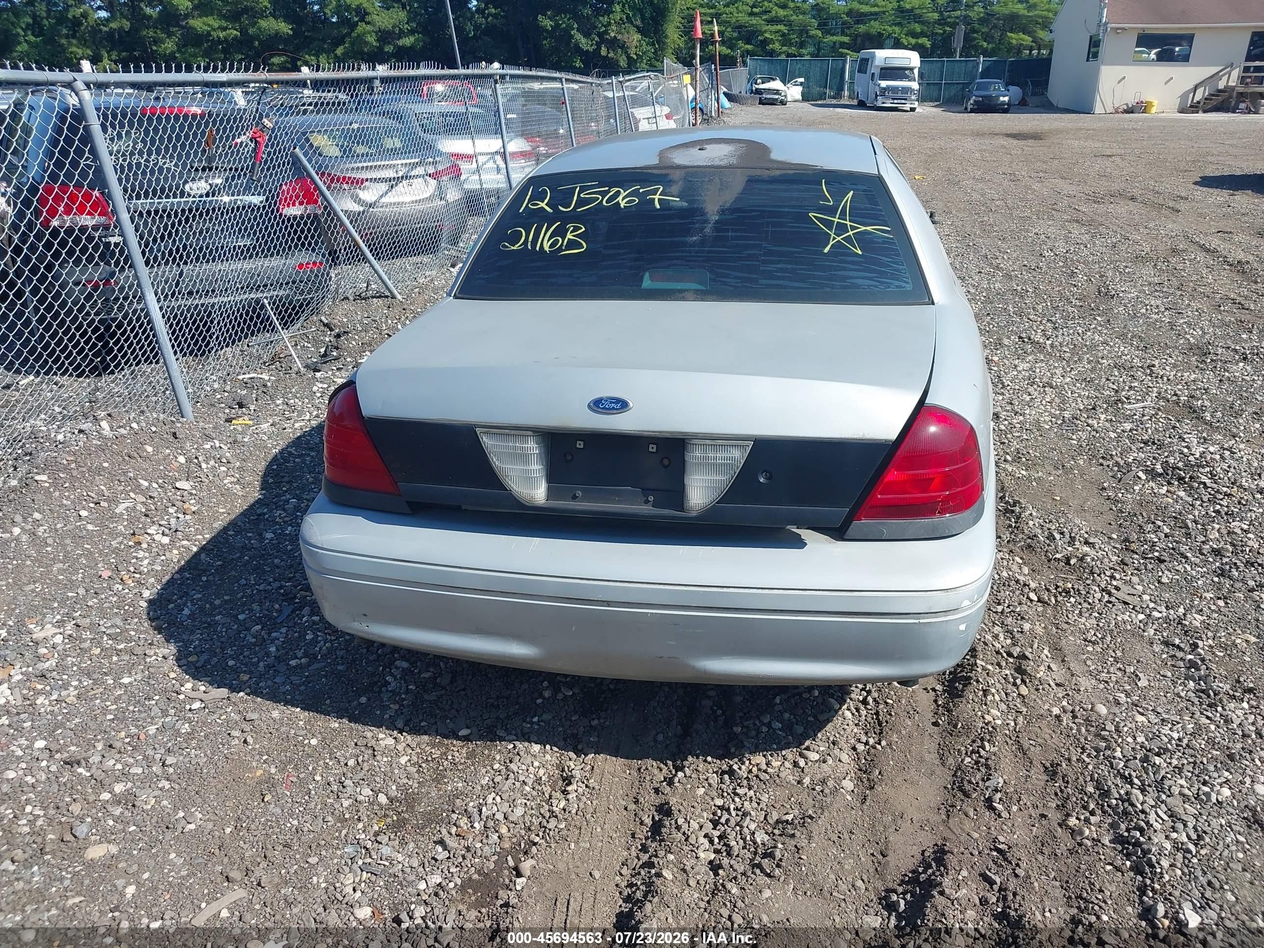 2001 Ford Crown Victoria Police Interceptor Silver vin: 2FAFP71W91X126769