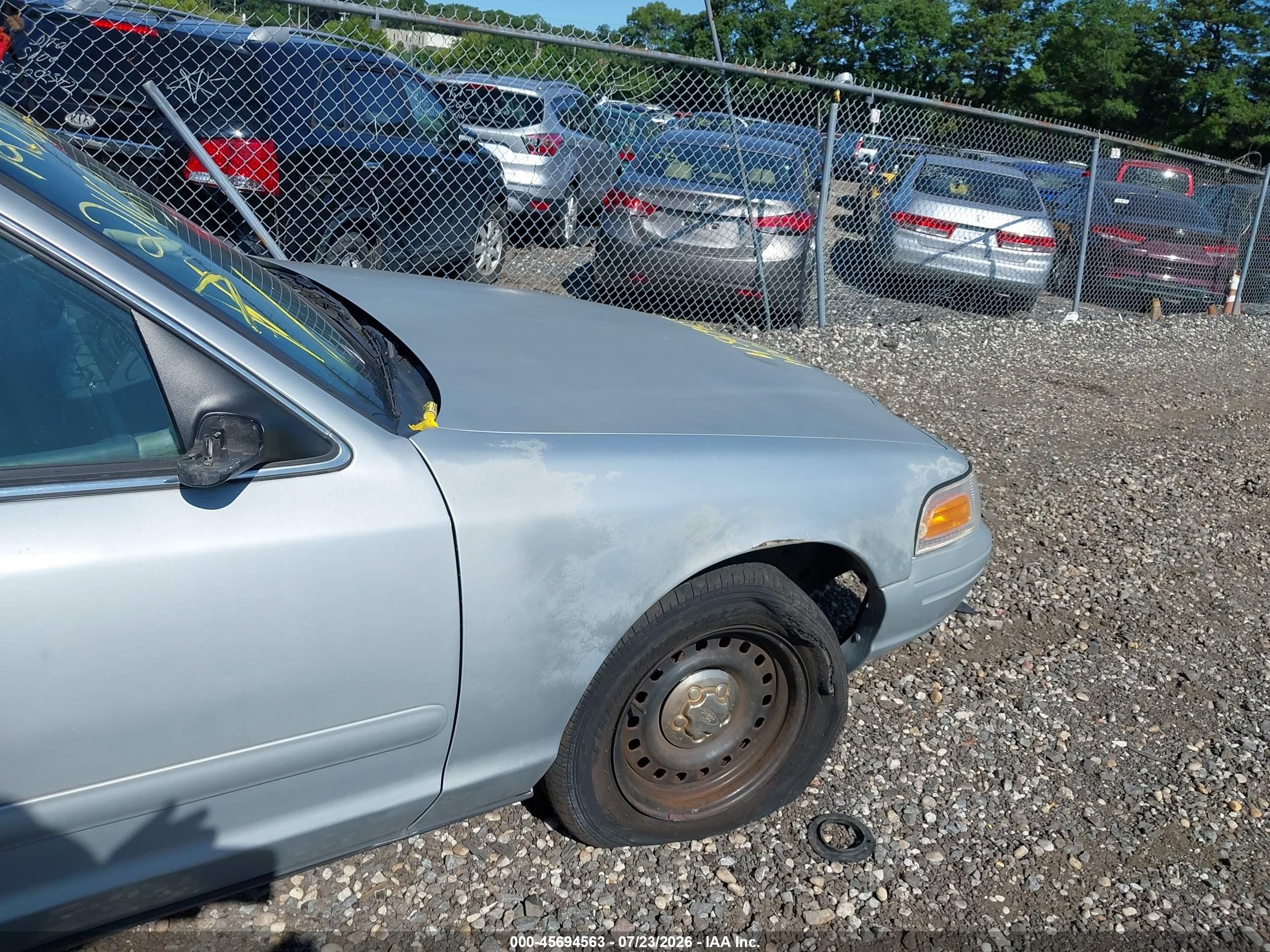 2001 Ford Crown Victoria Police Interceptor Silver vin: 2FAFP71W91X126769