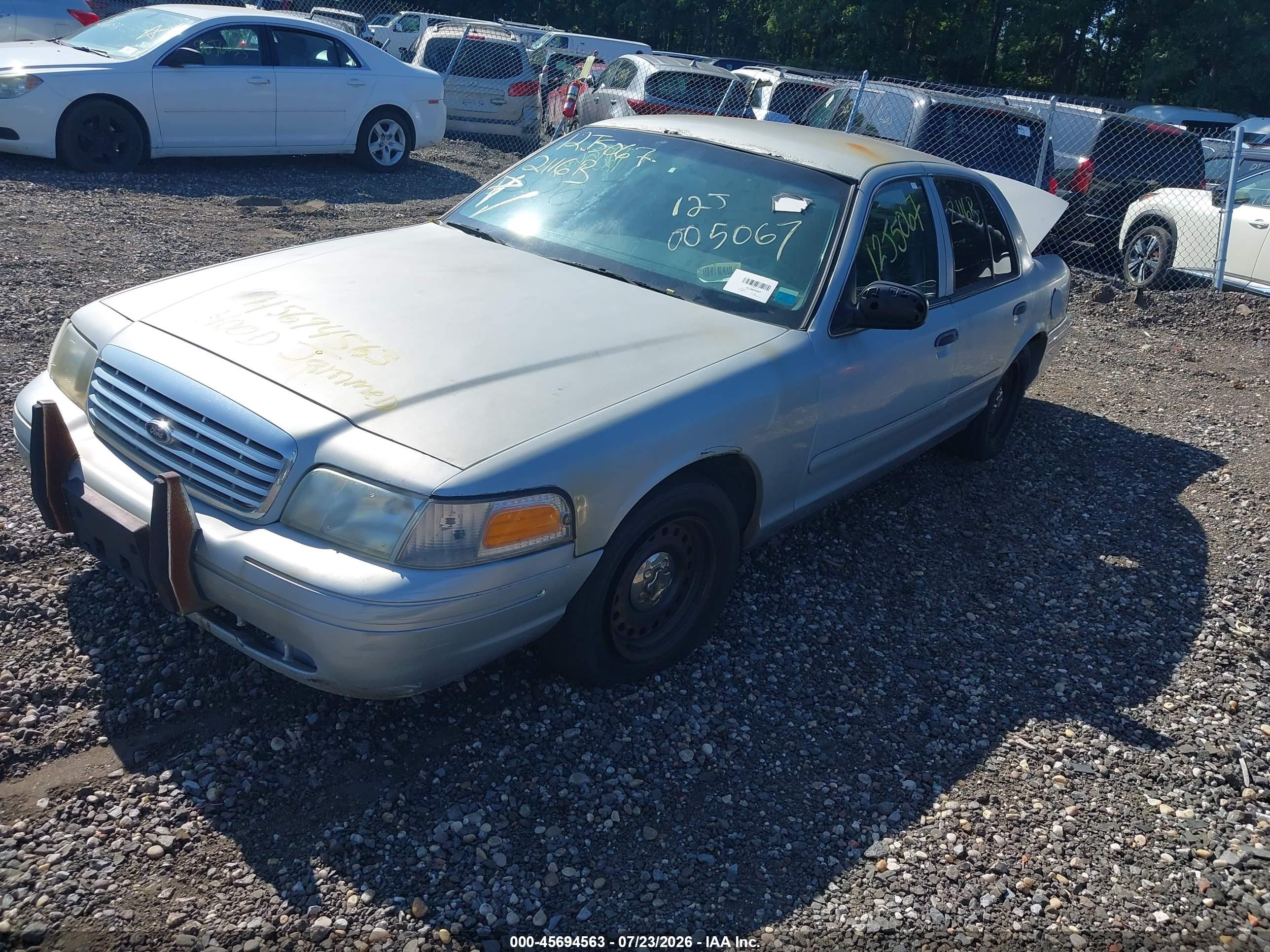 2001 Ford Crown Victoria Police Interceptor Silver vin: 2FAFP71W91X126769