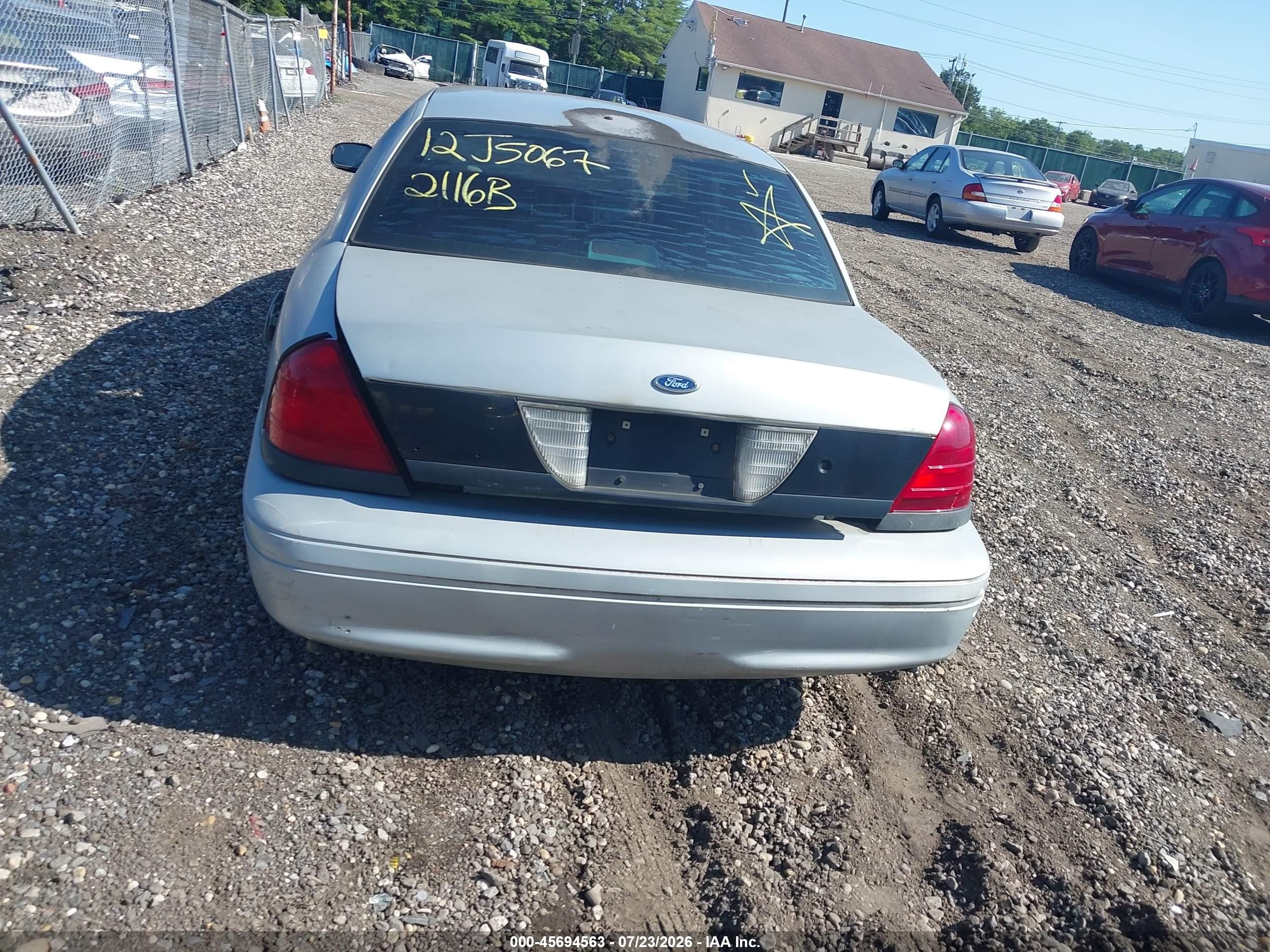 2001 Ford Crown Victoria Police Interceptor Silver vin: 2FAFP71W91X126769