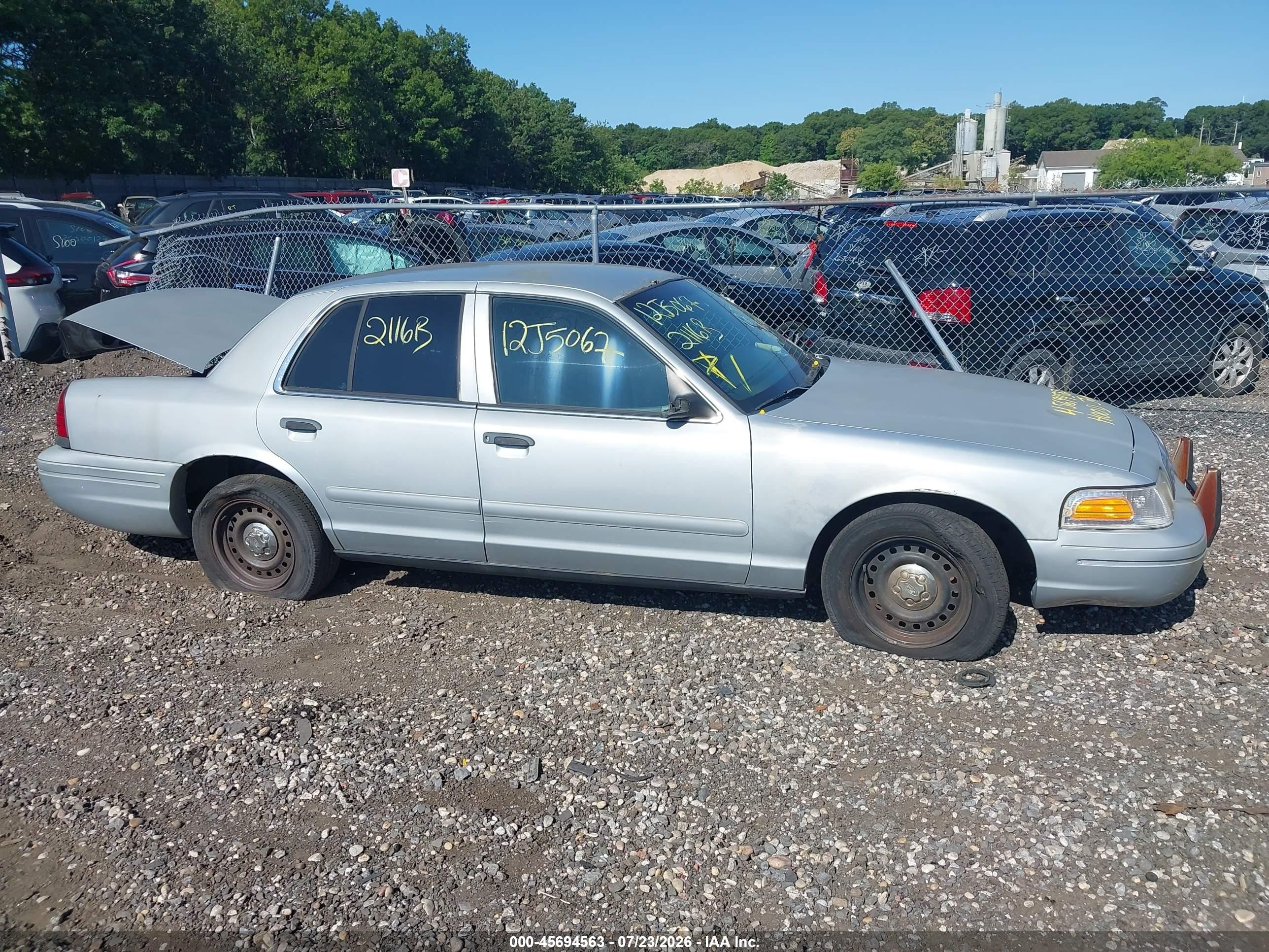 2001 Ford Crown Victoria Police Interceptor Silver vin: 2FAFP71W91X126769