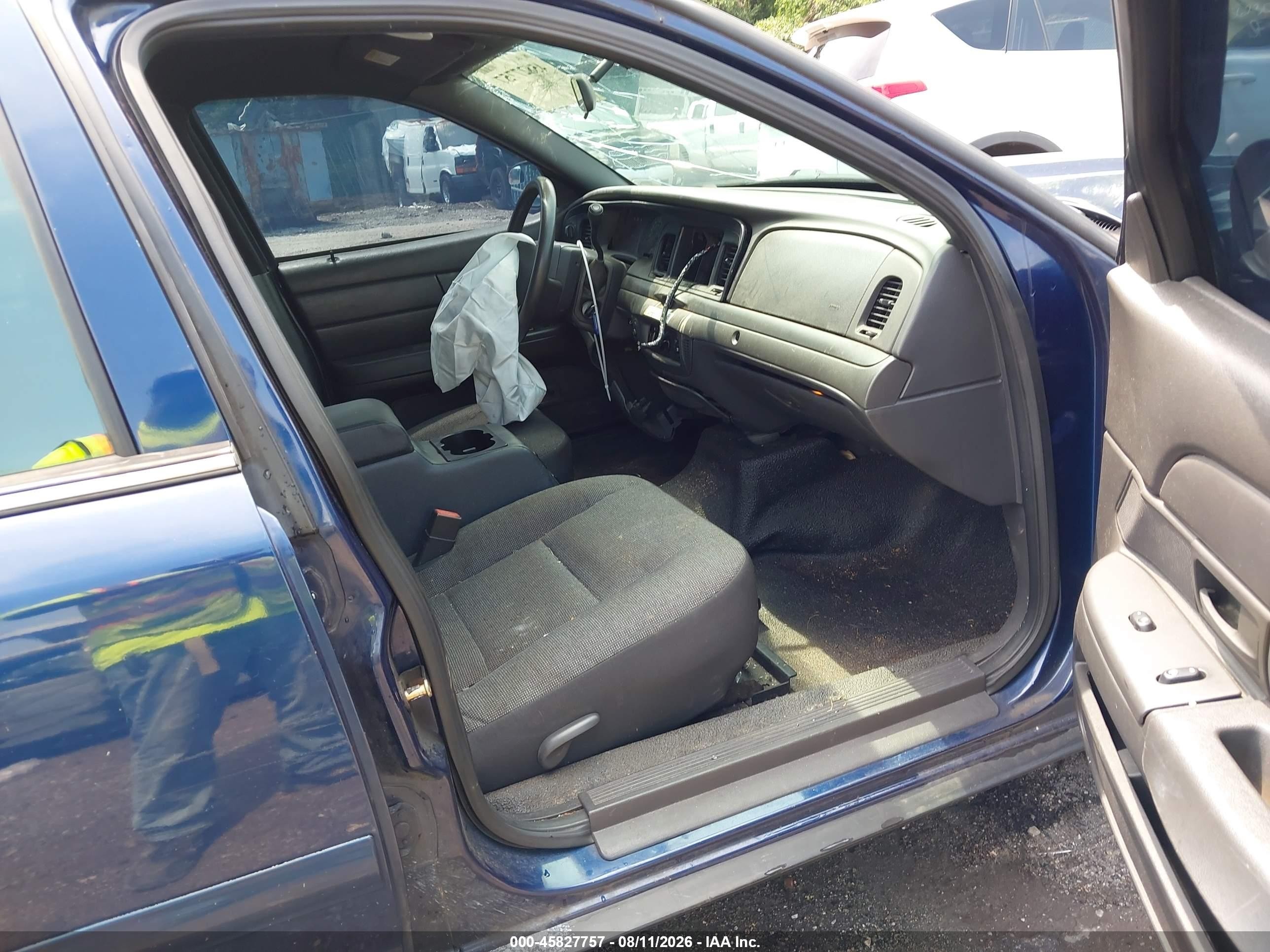 2005 Ford Crown Victoria Police Blue vin: 2FAFP71W95X158577