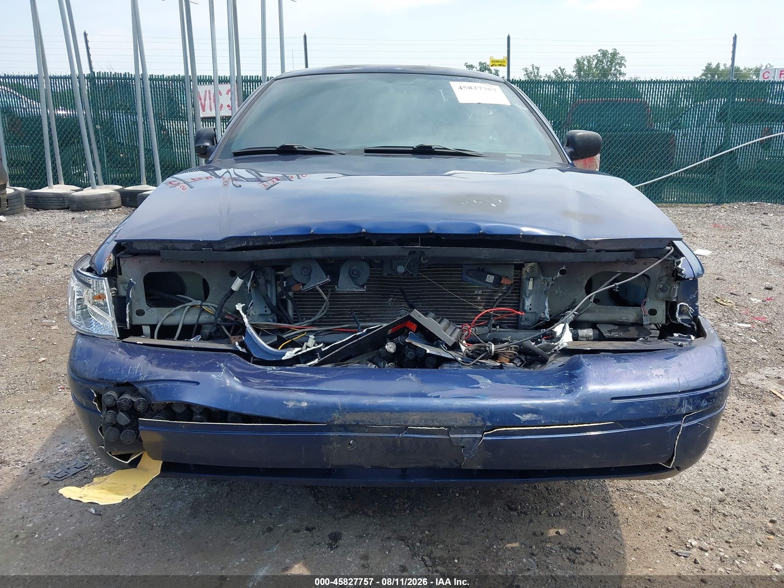 2005 Ford Crown Victoria Police Blue vin: 2FAFP71W95X158577
