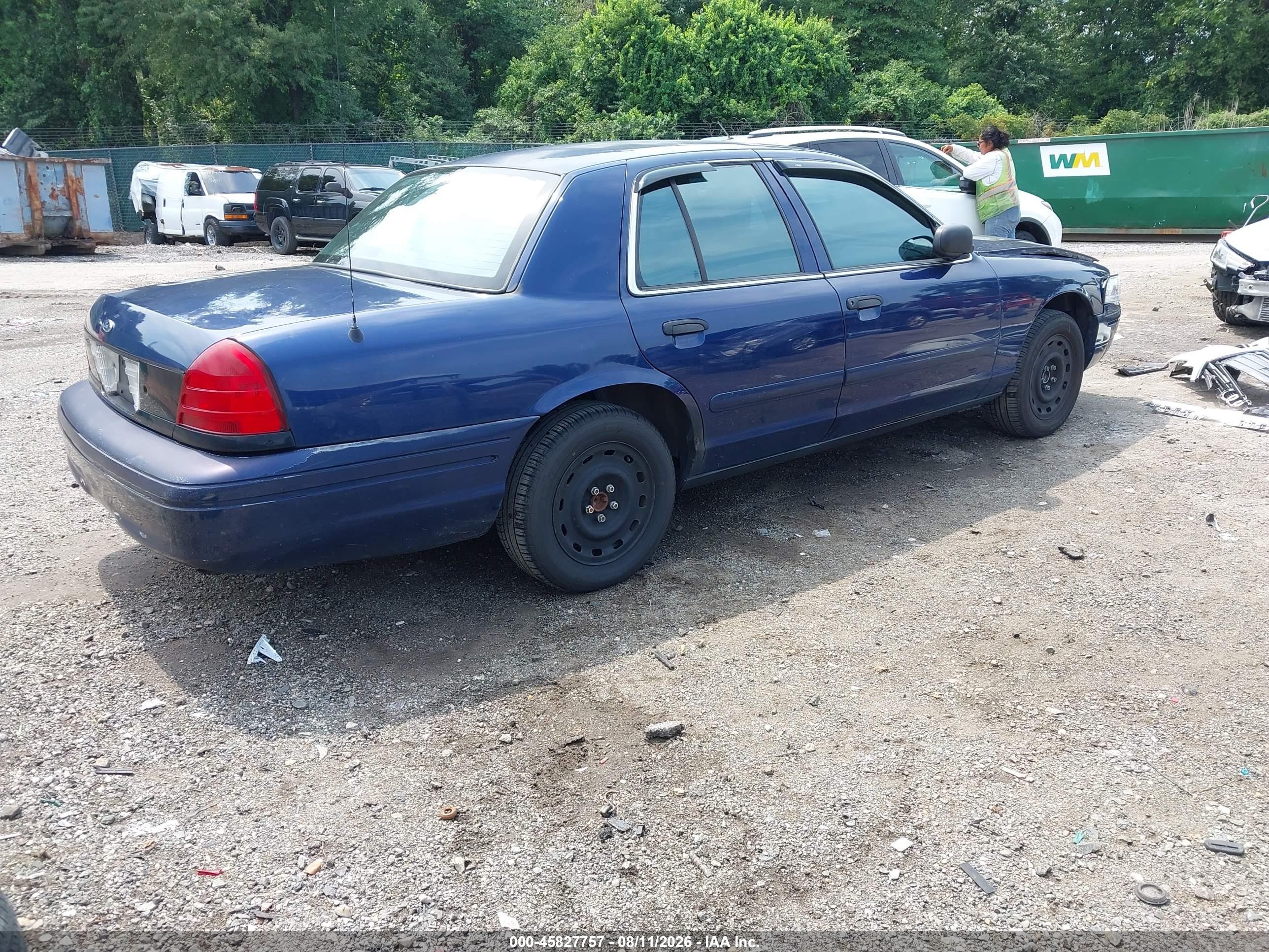 2005 Ford Crown Victoria Police Blue vin: 2FAFP71W95X158577